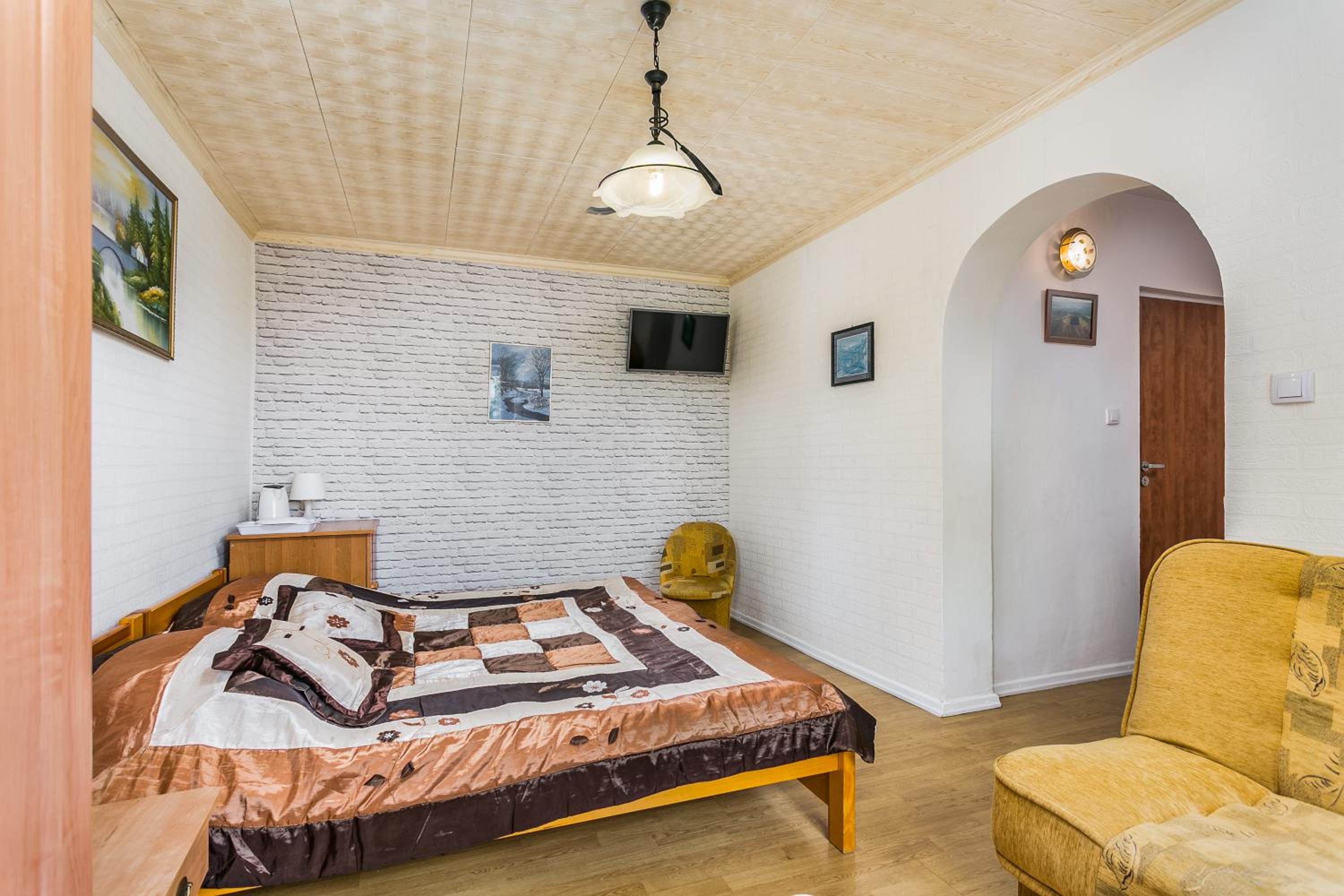 Large Twin Room - Photo 2