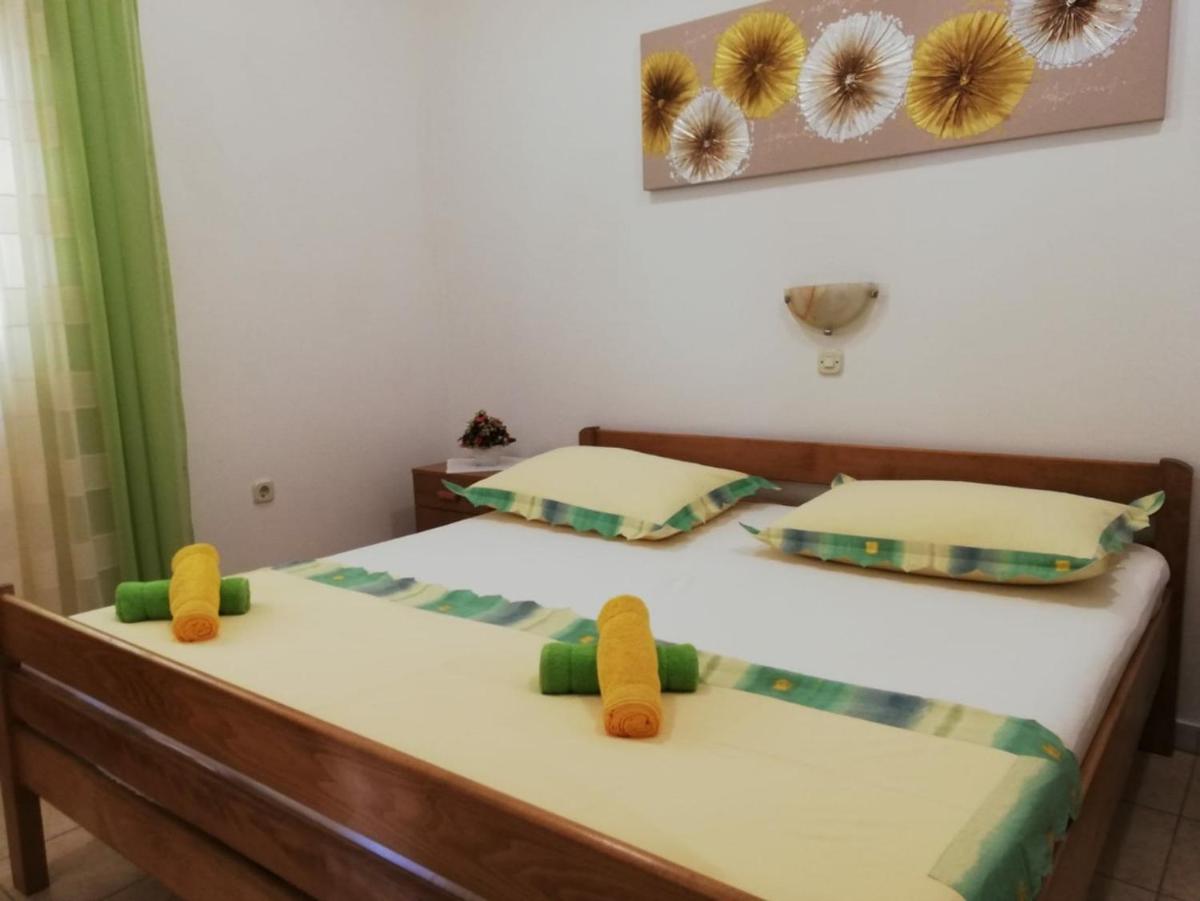 One-Bedroom Apartment - Photo 3