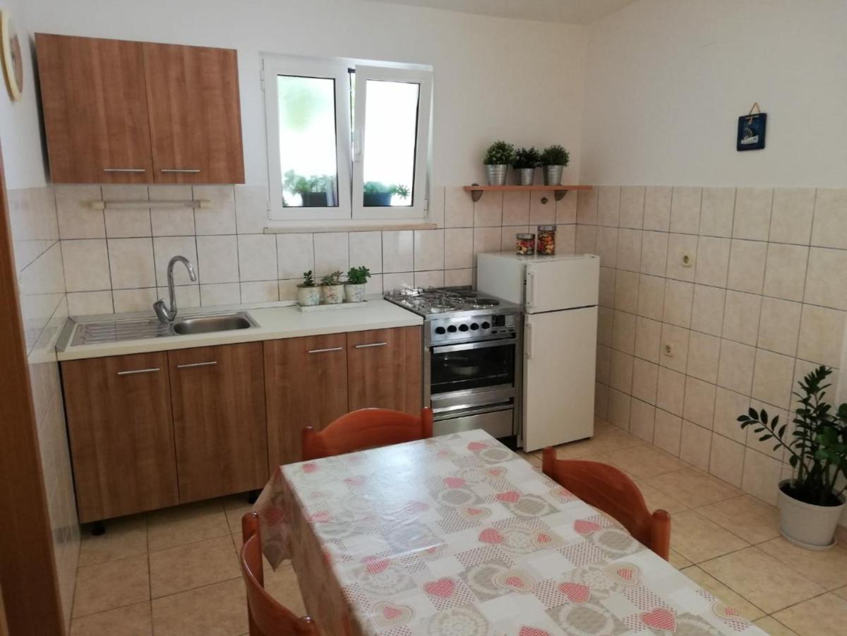 One-Bedroom Apartment - Photo 4