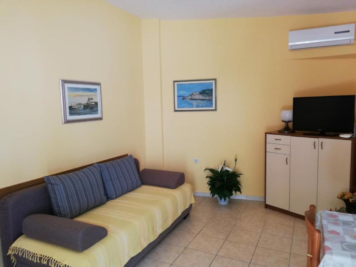 One-Bedroom Apartment - Photo 5