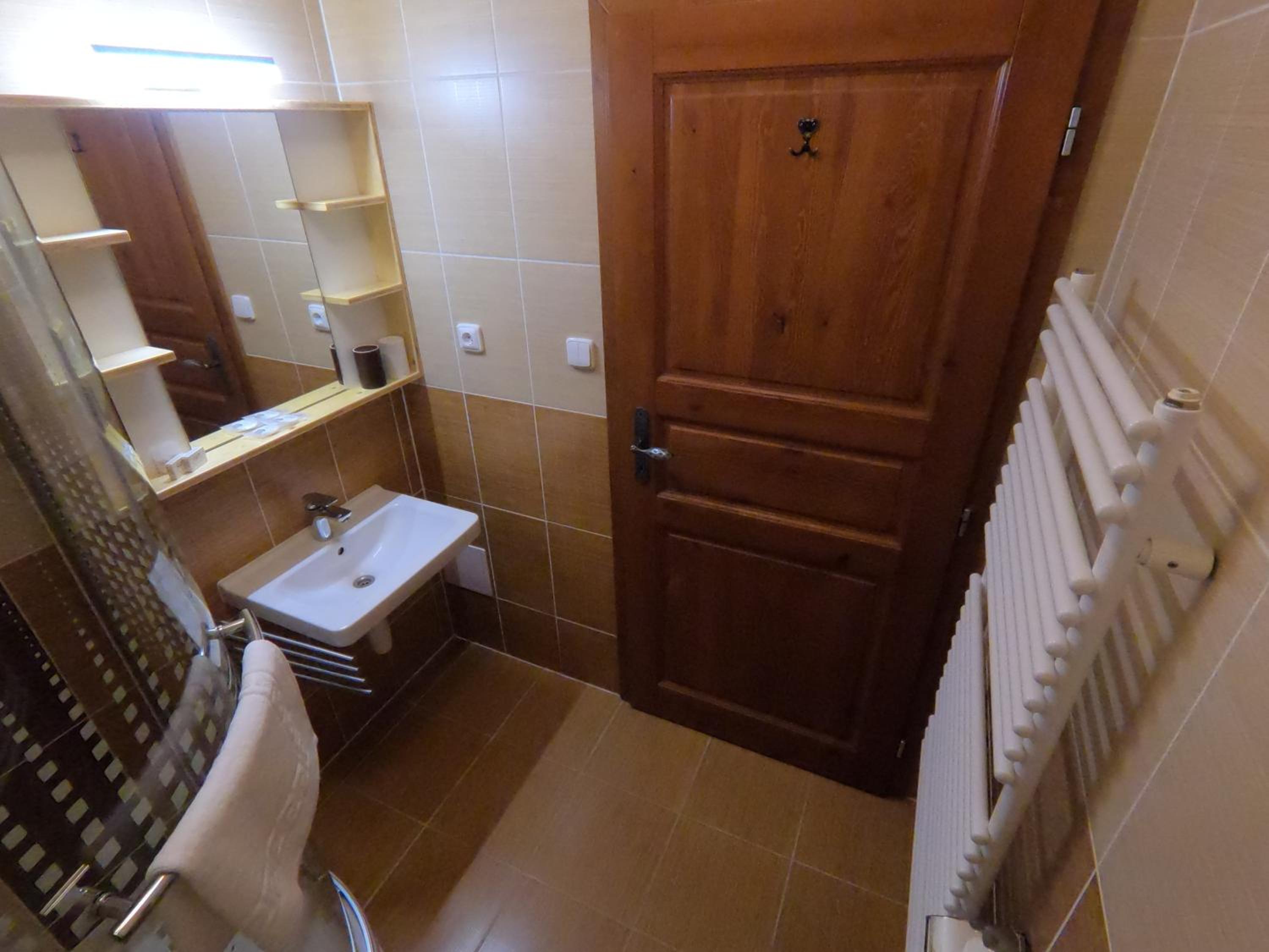 Family Suite with Balcony - Photo 5