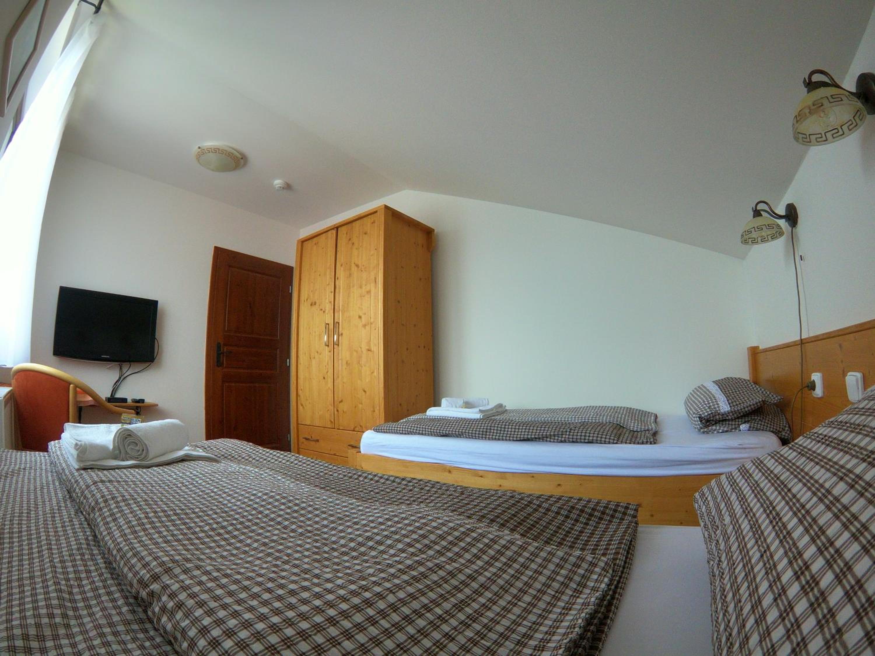 Family Two-Bedroom Suite - Photo 3