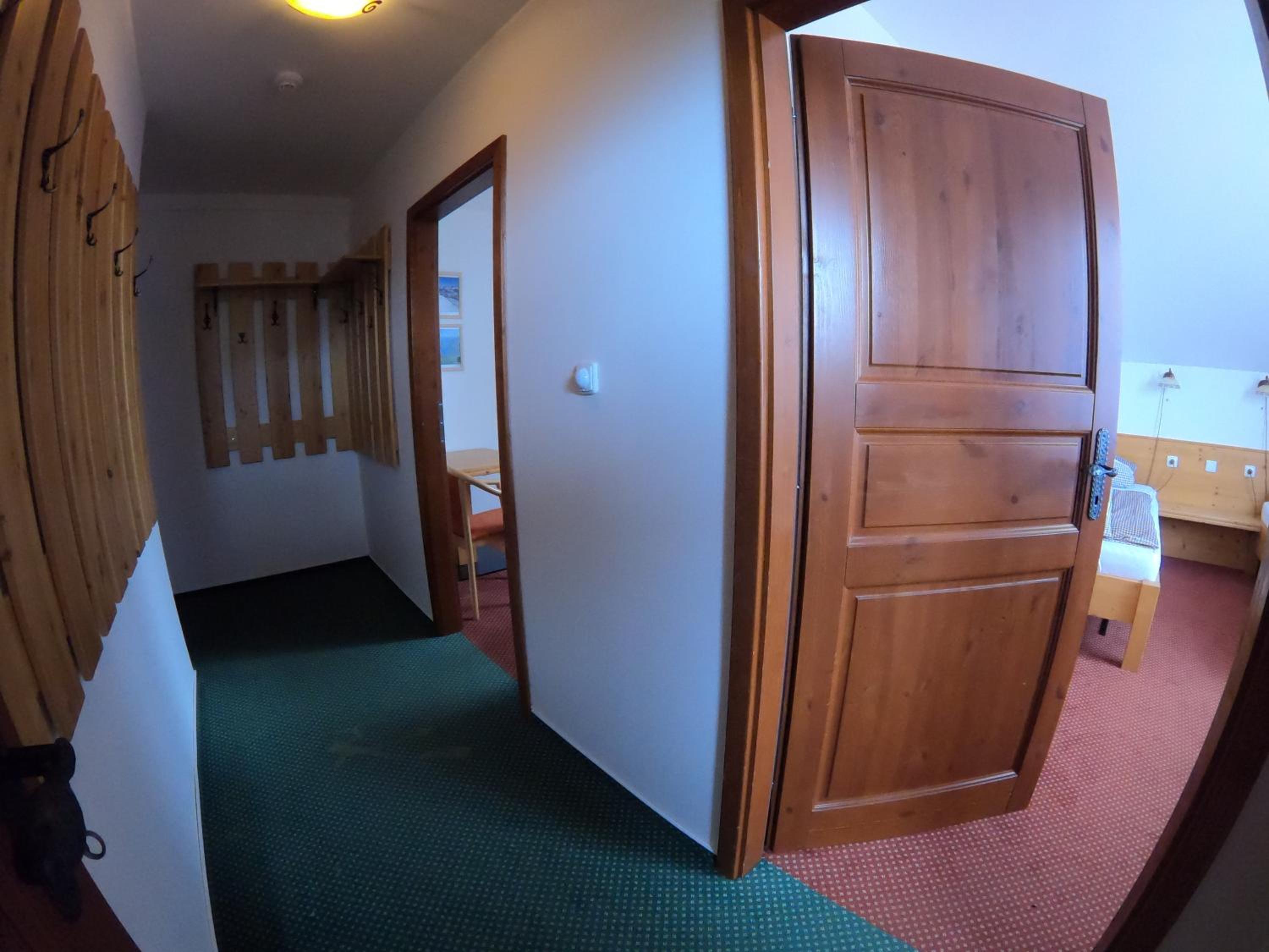 Quadruple Room with Bathroom - Photo 1