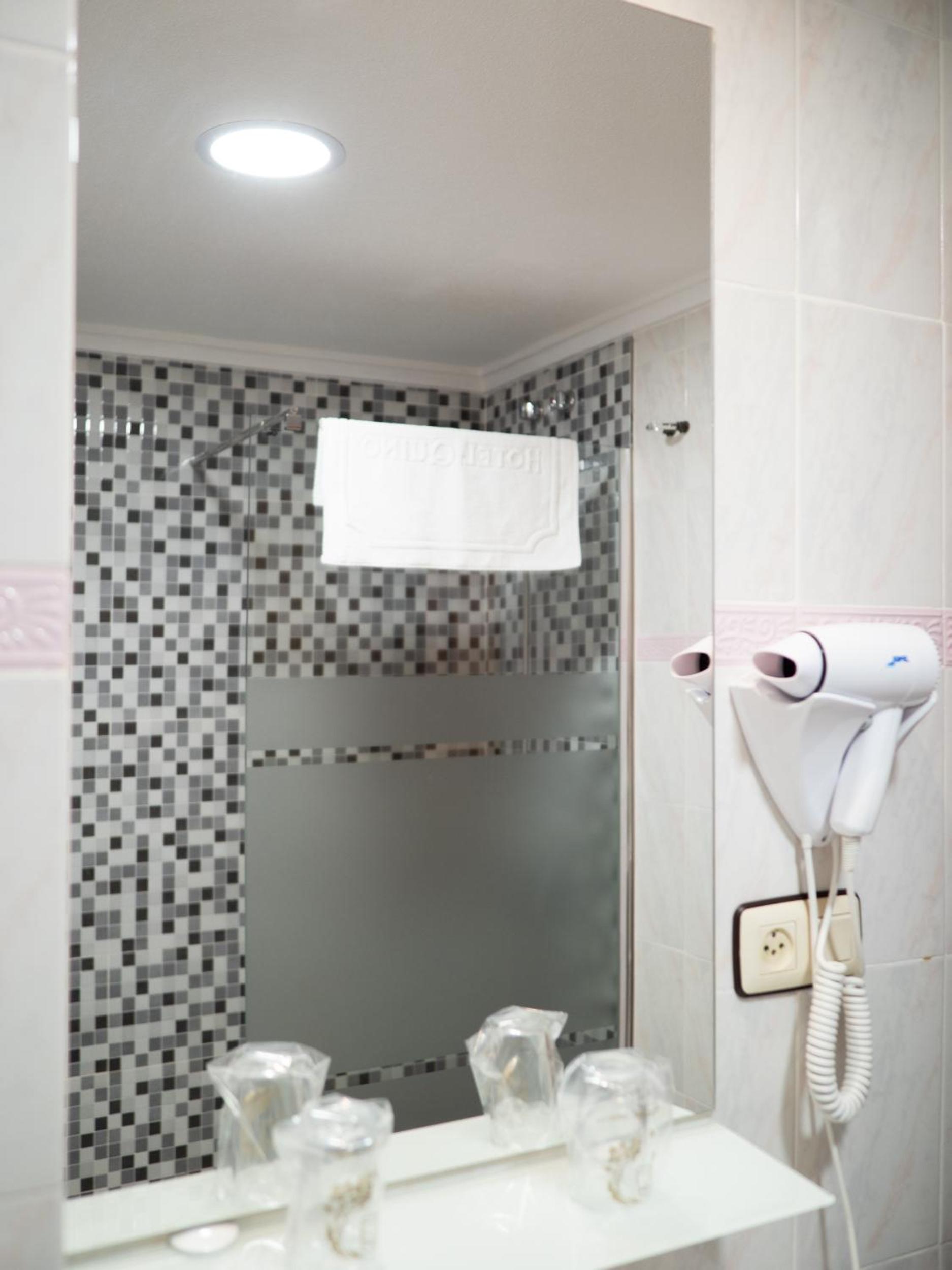 Double or Twin Room - Photo 6