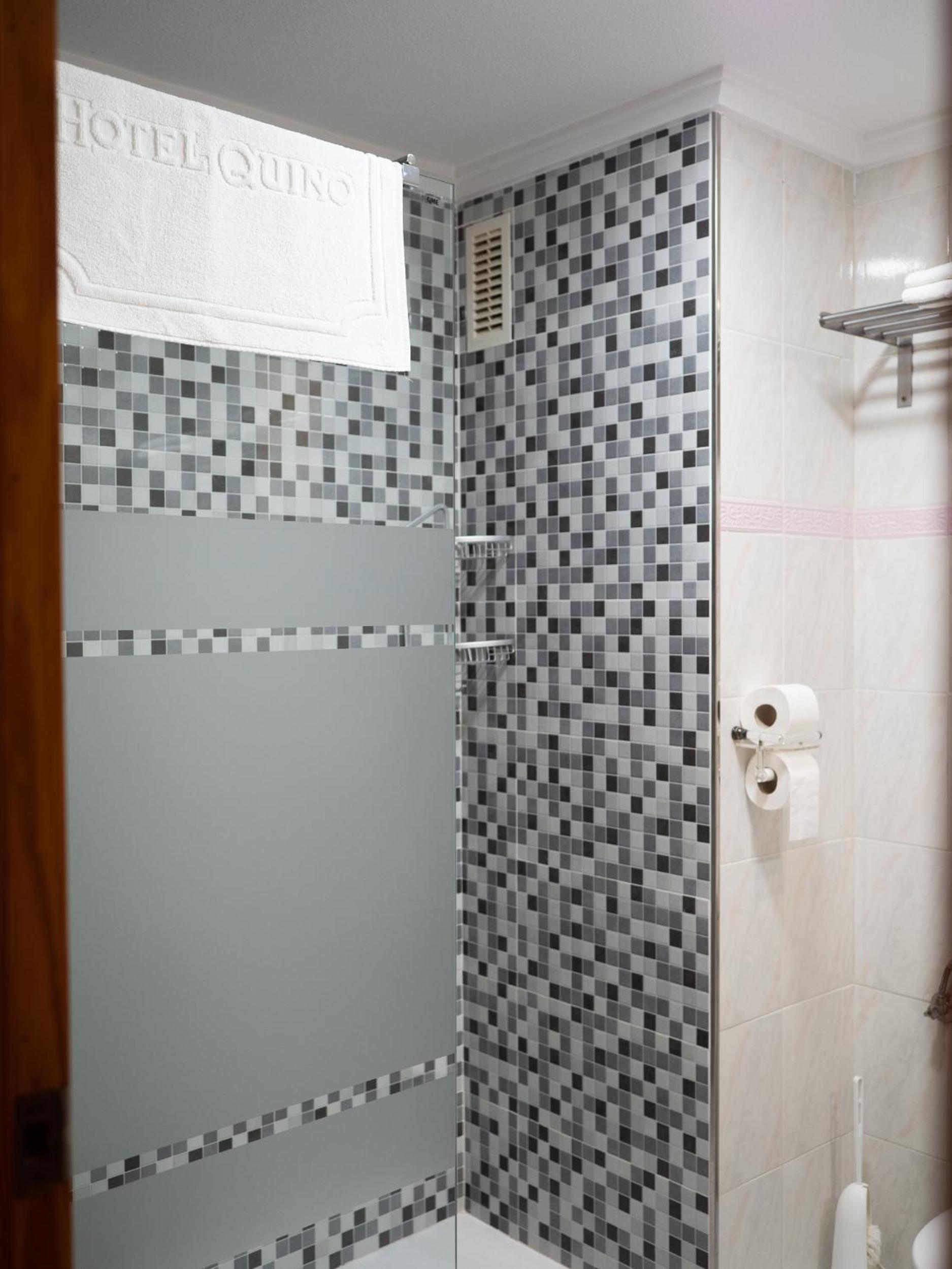 Double or Twin Room - Photo 7
