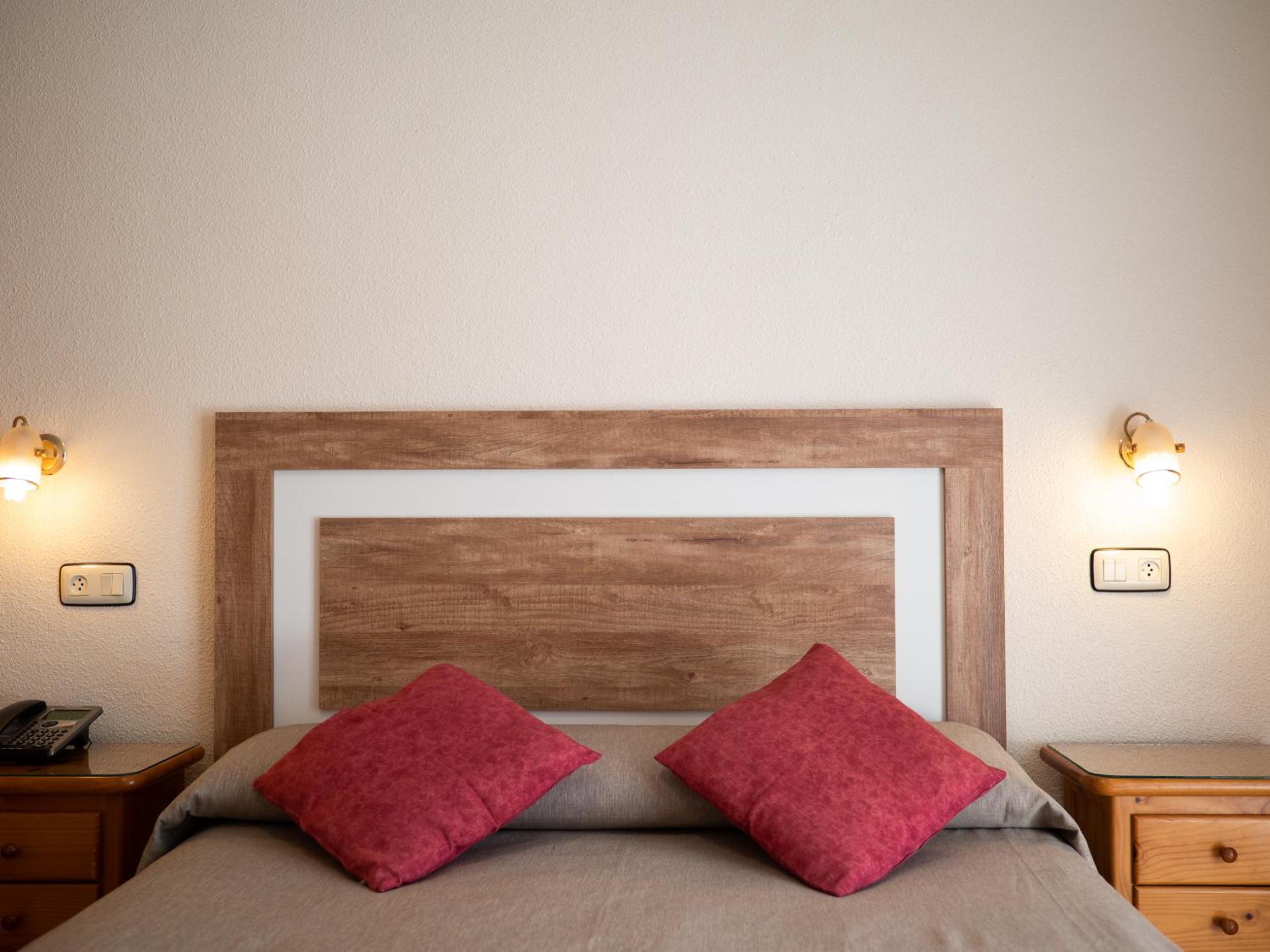 Double or Twin Room - Photo 11