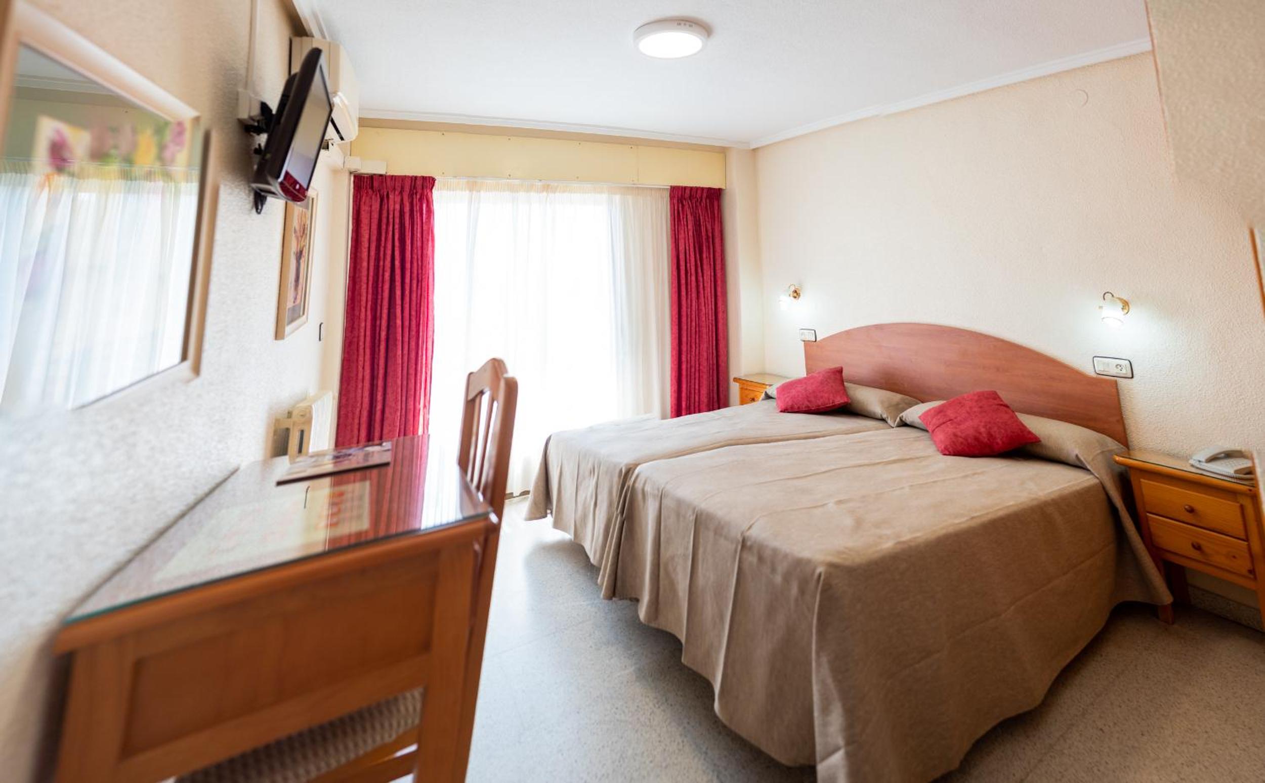 Double or Twin Room - Photo 12