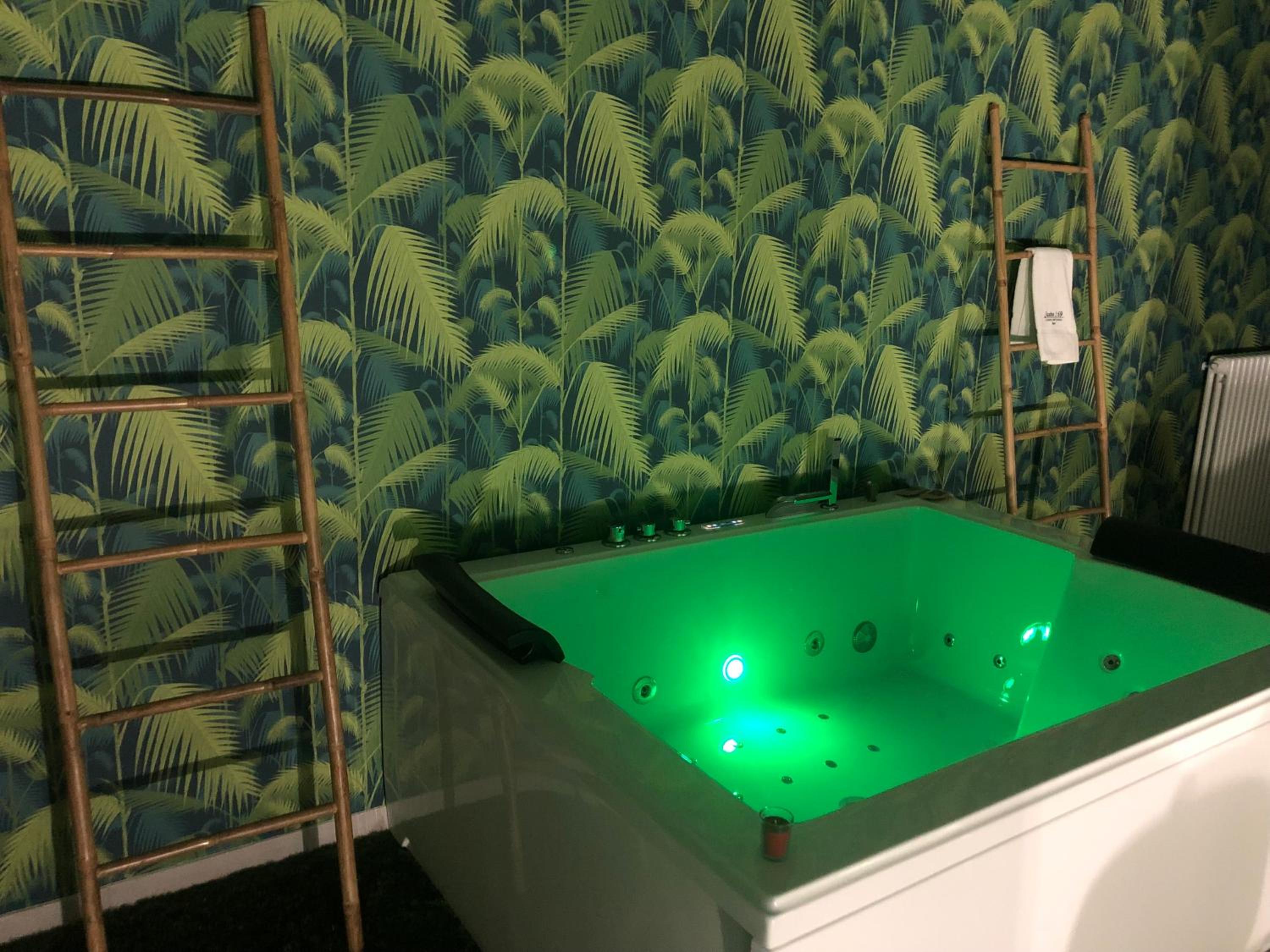 Suite with Spa Bath - Photo 19