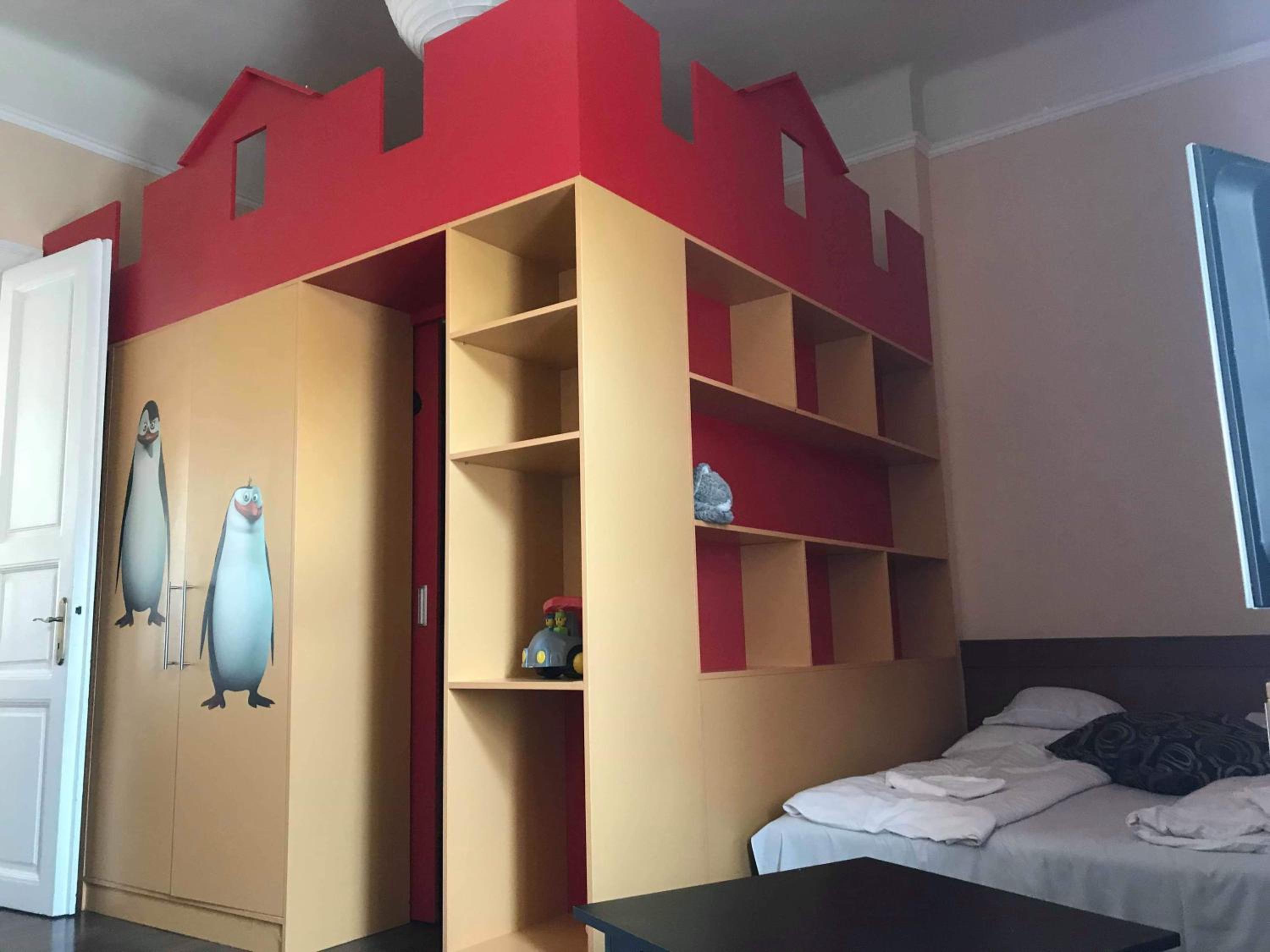 One-Bedroom Apartment photo 1