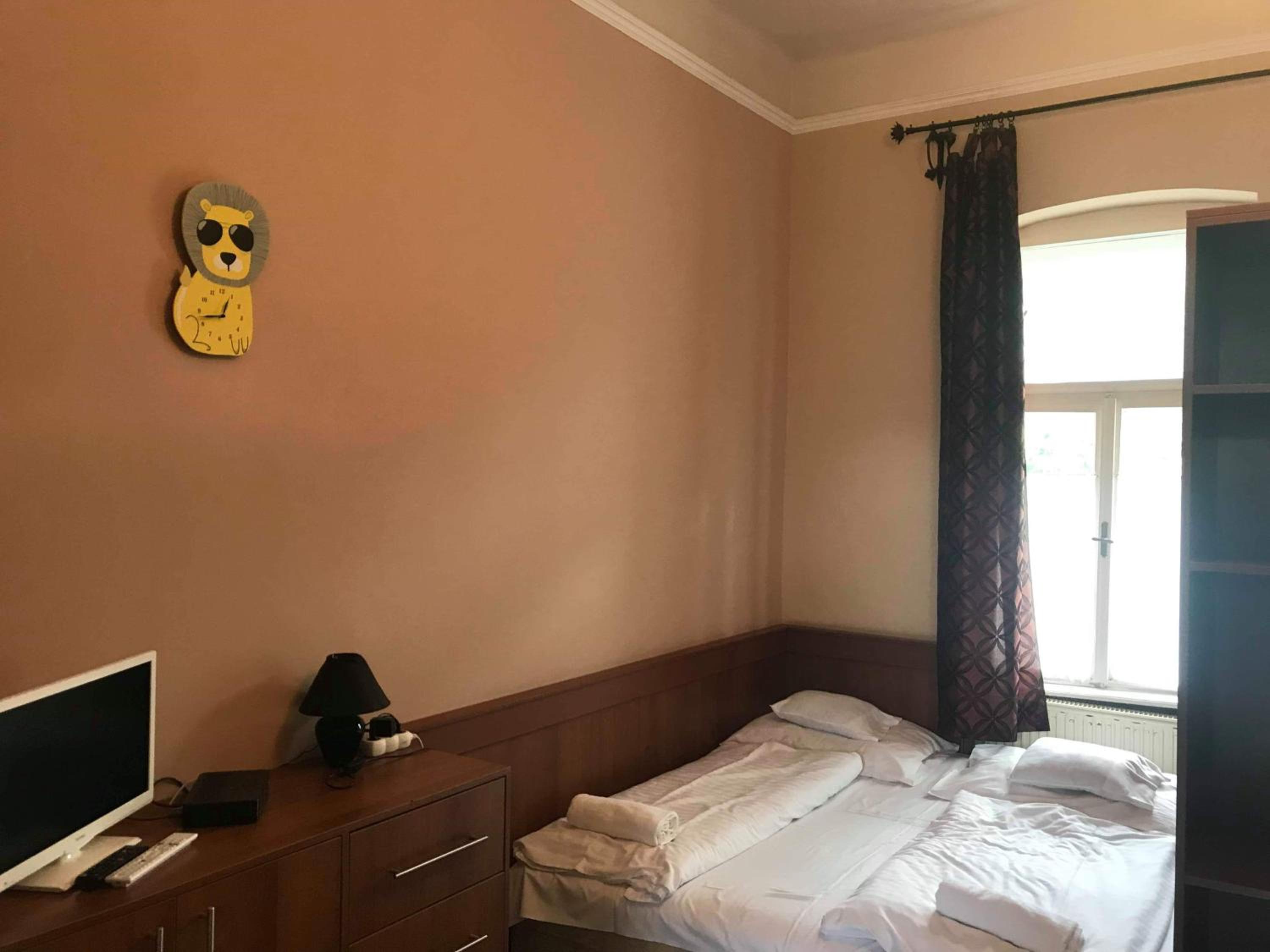 One-Bedroom Apartment - Photo 1