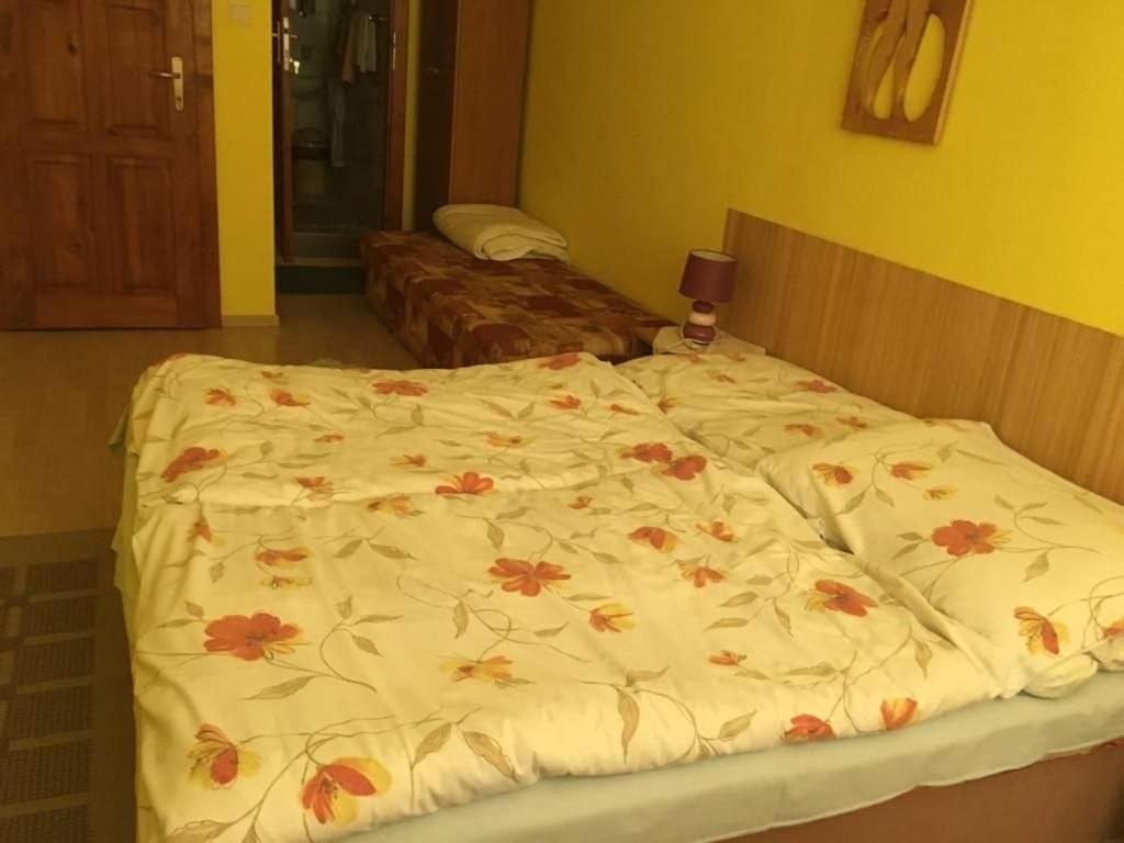 Economy Twin Room photo 2