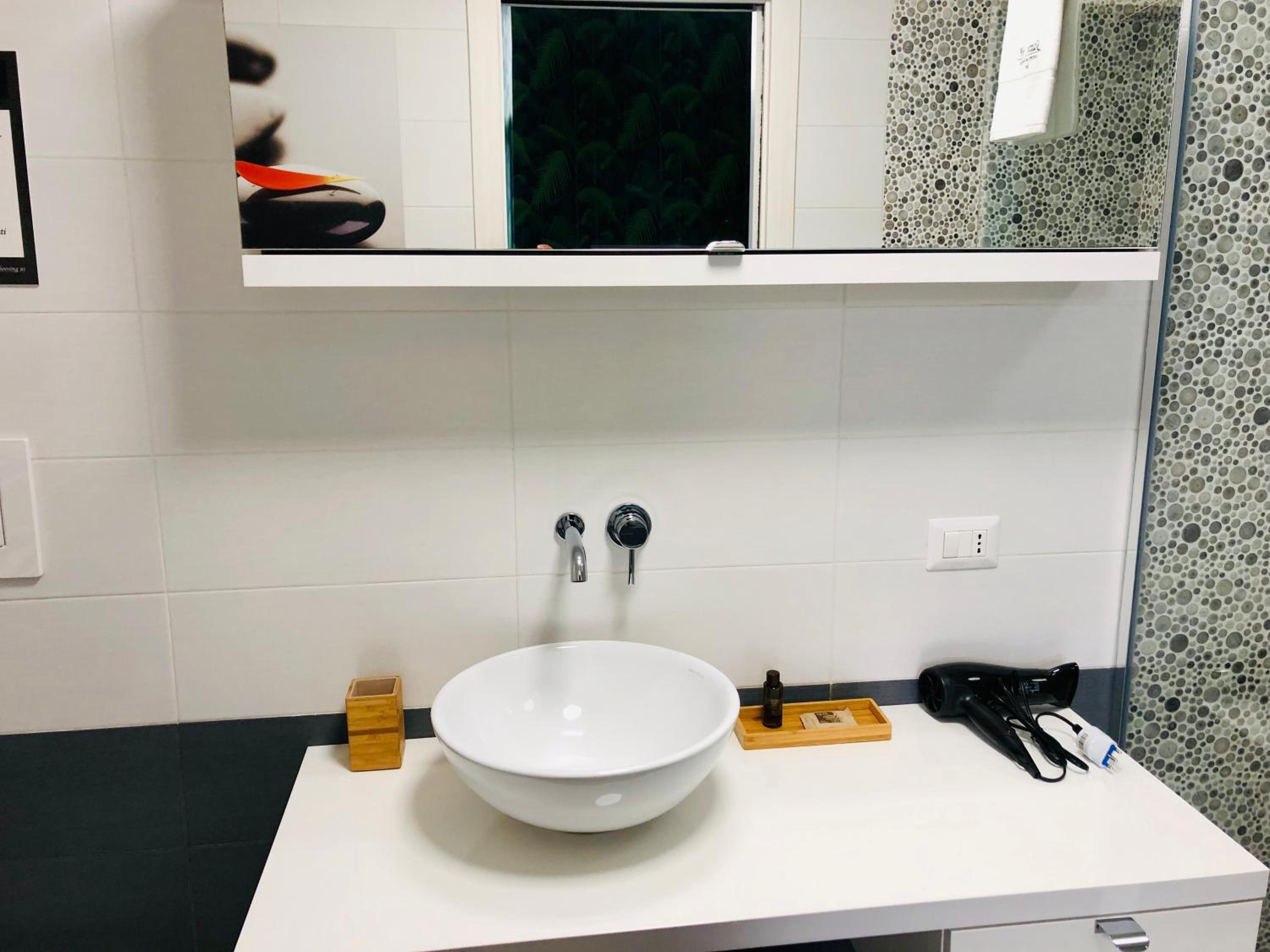 Suite with Spa Bath - Photo 24