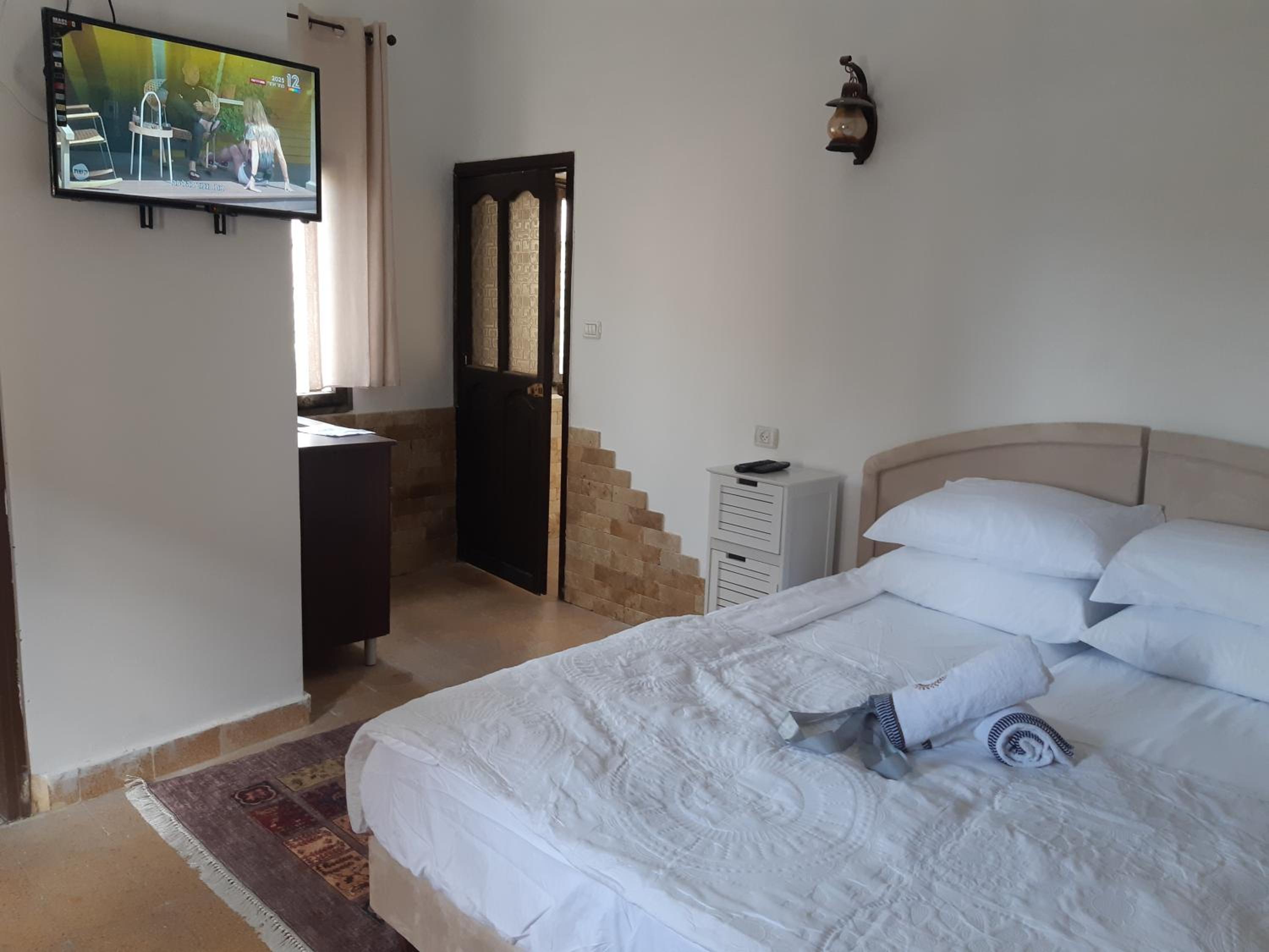 Economy Double Room - Photo 11