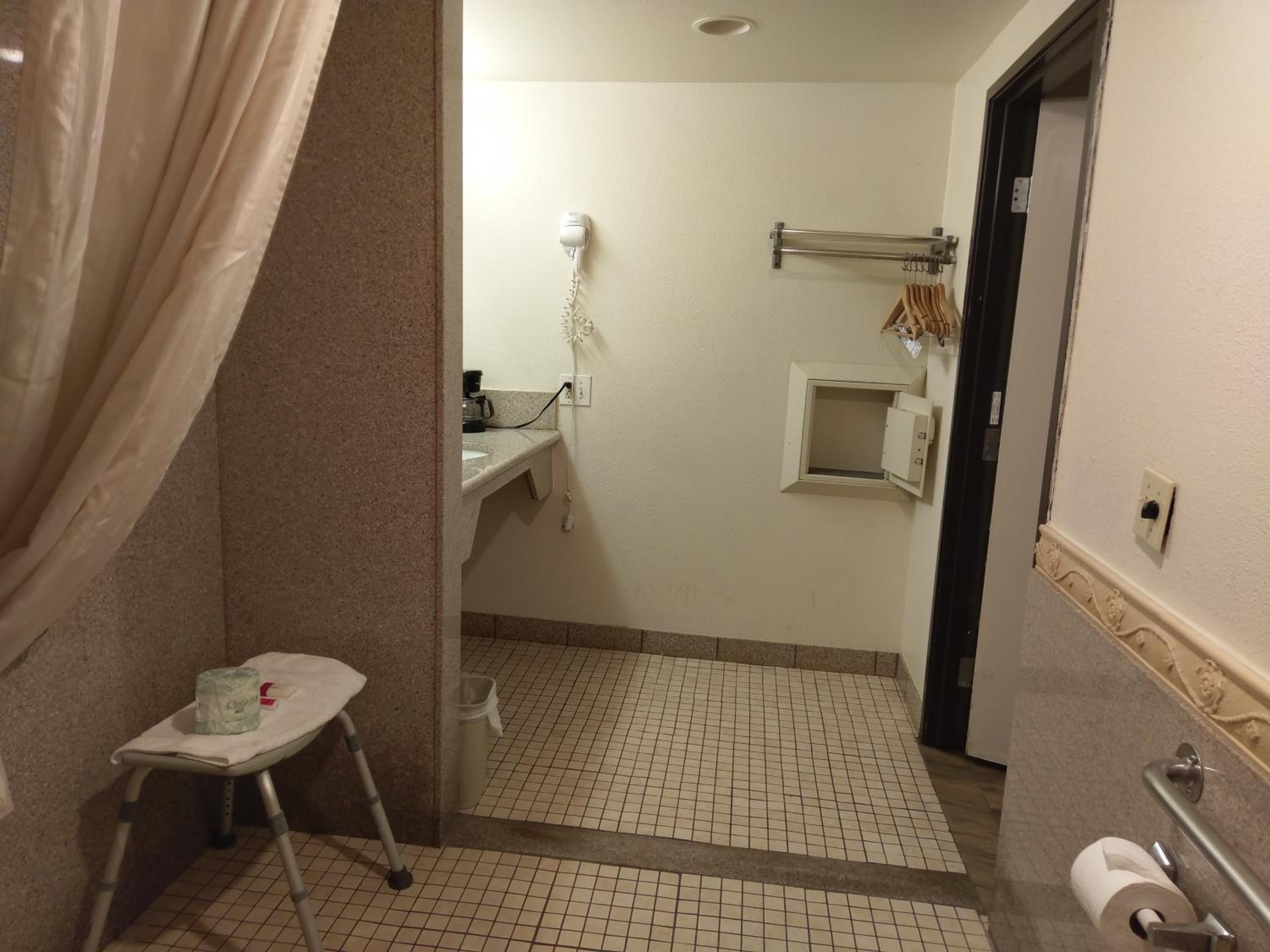 King Room - Disability Access/Non-Smoking photo 2