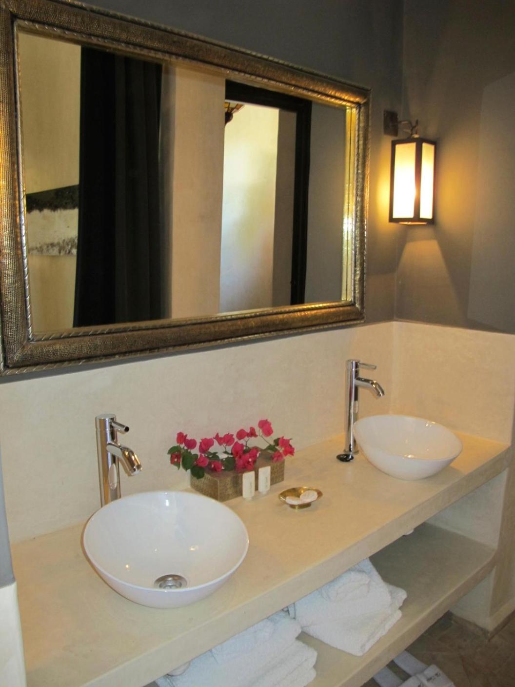 Deluxe Pool Suite photo 3
