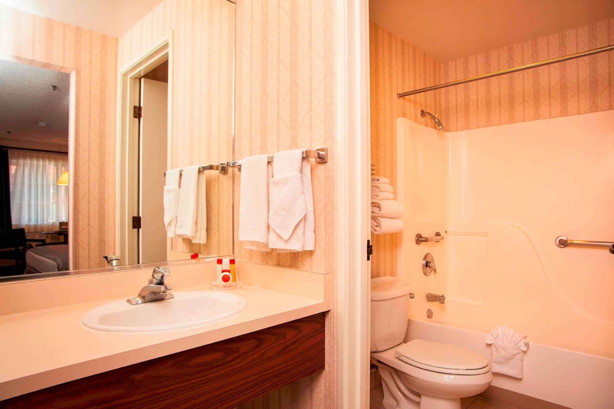 Motor Lodge King Room - Non-Smoking photo 3