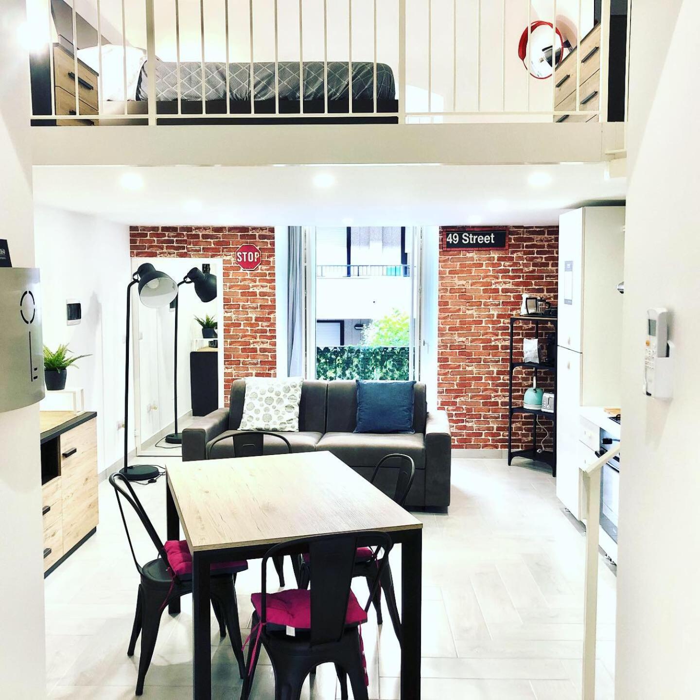 One-Bedroom Apartment - Photo 1