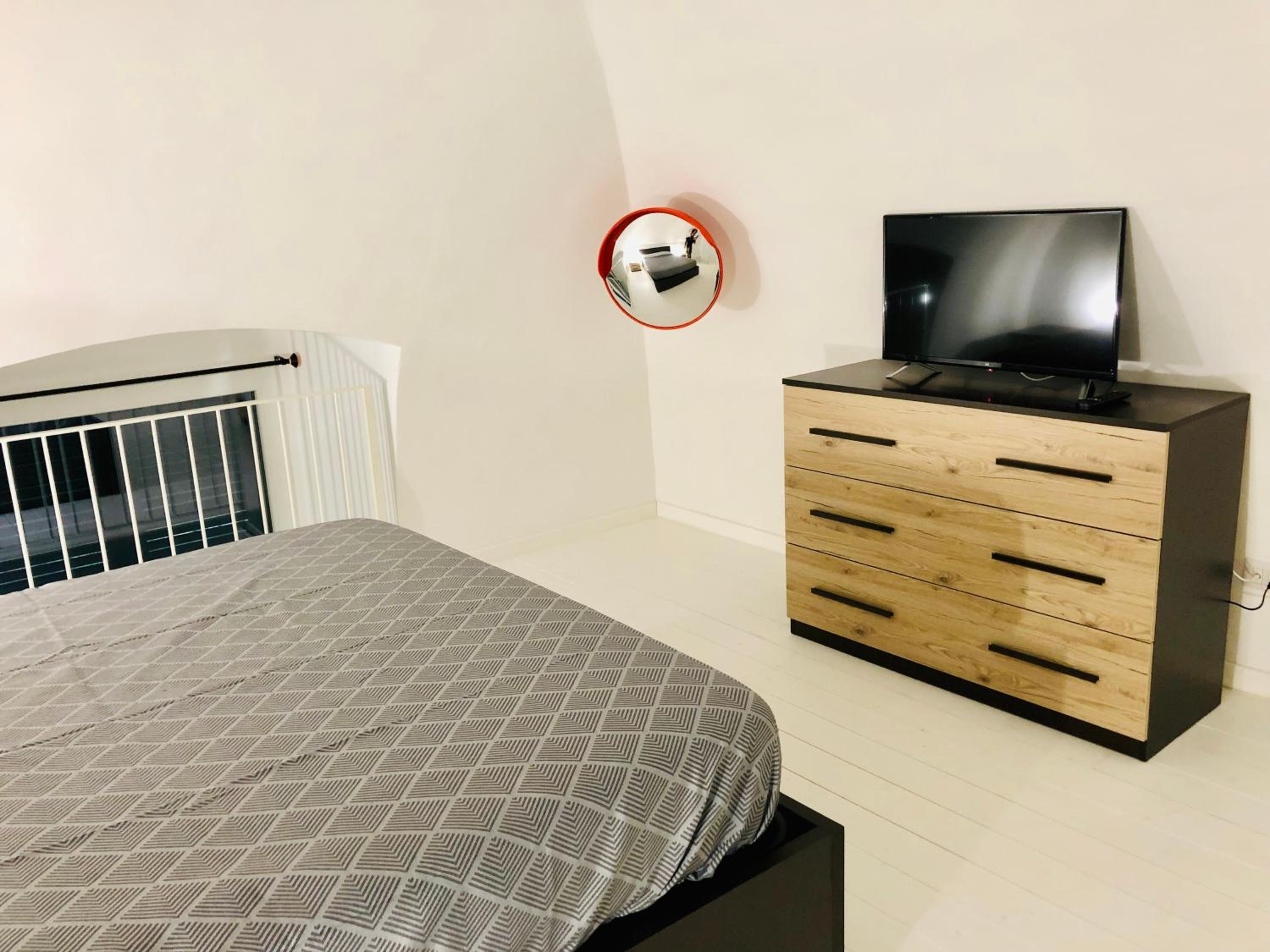 One-Bedroom Apartment - Photo 20