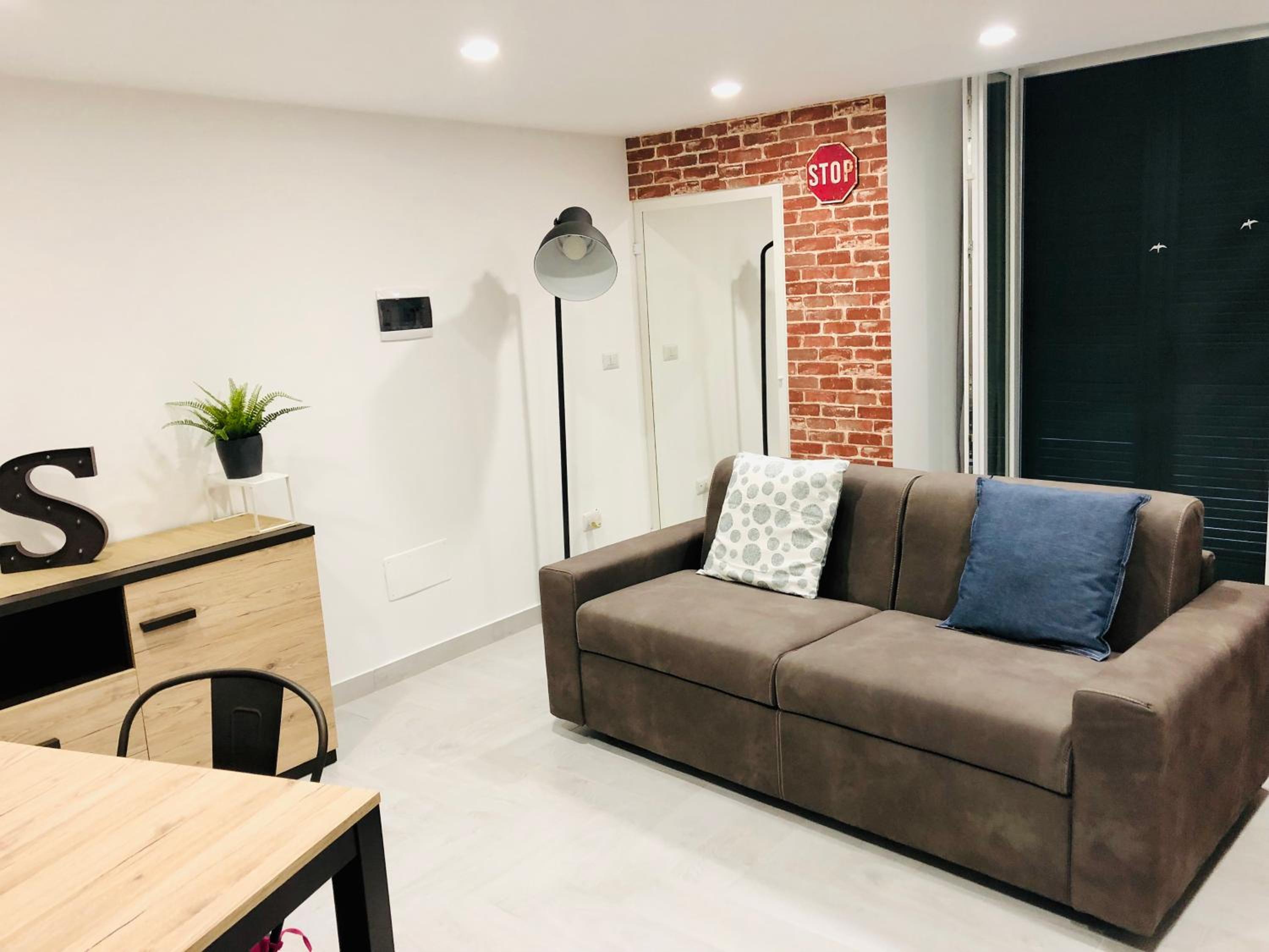 One-Bedroom Apartment - Photo 6