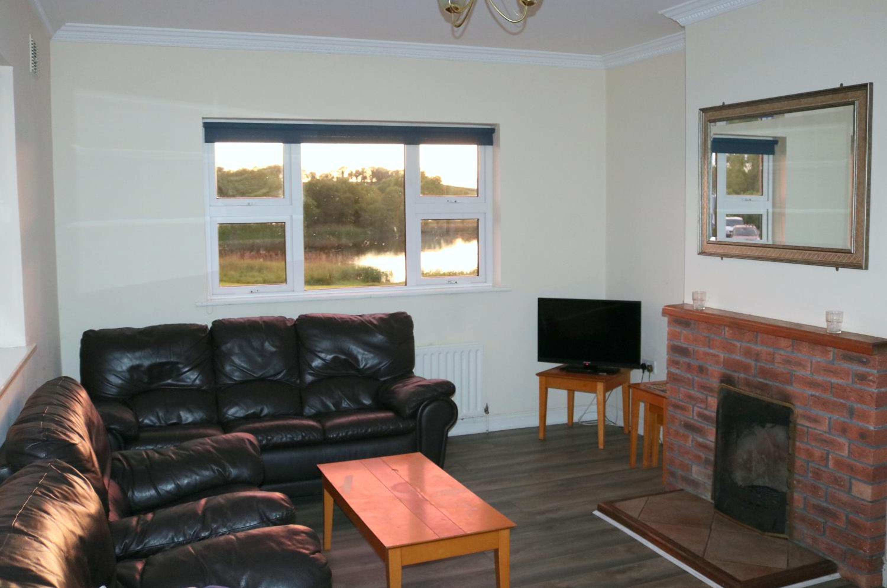 Four-Bedroom House photo 1
