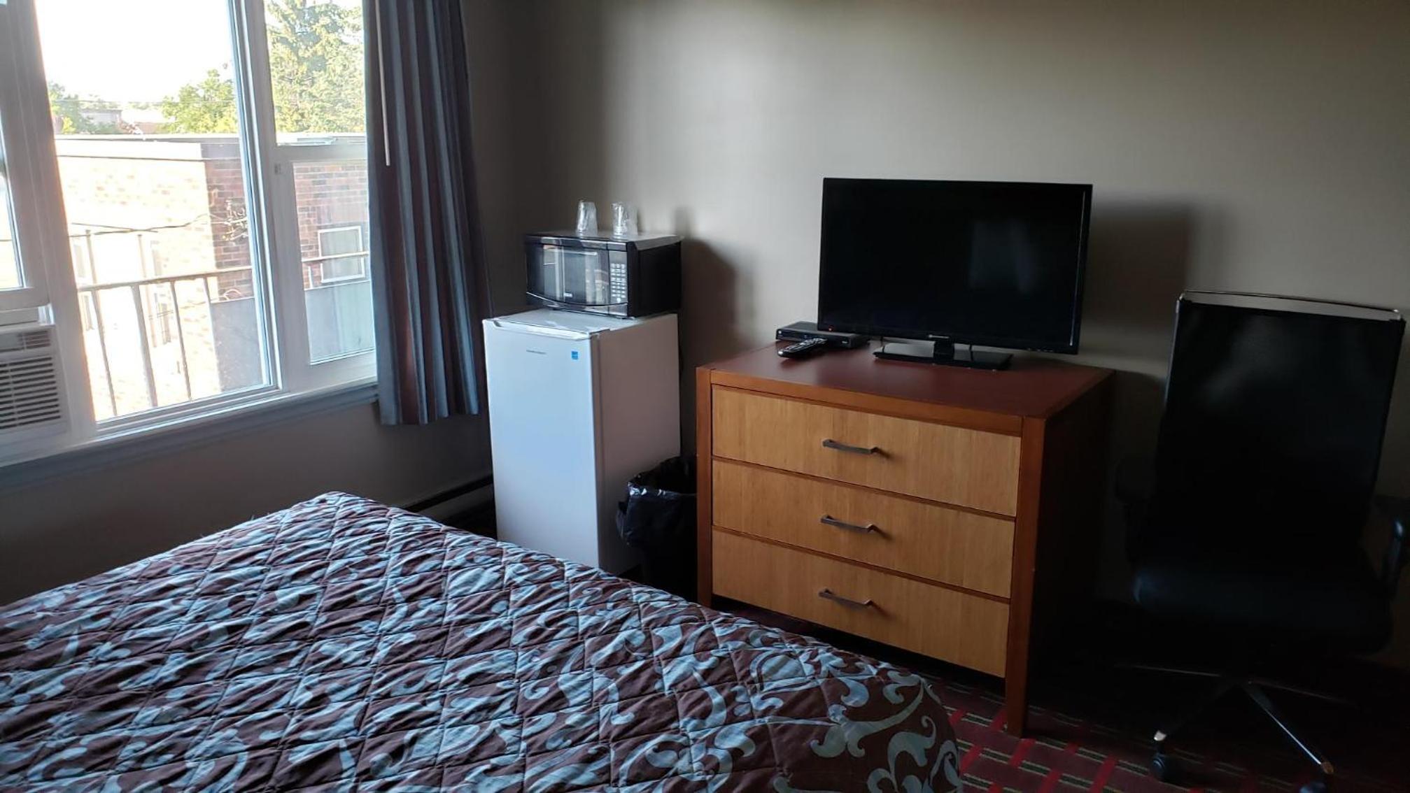 Double Room with One Double Bed photo 2