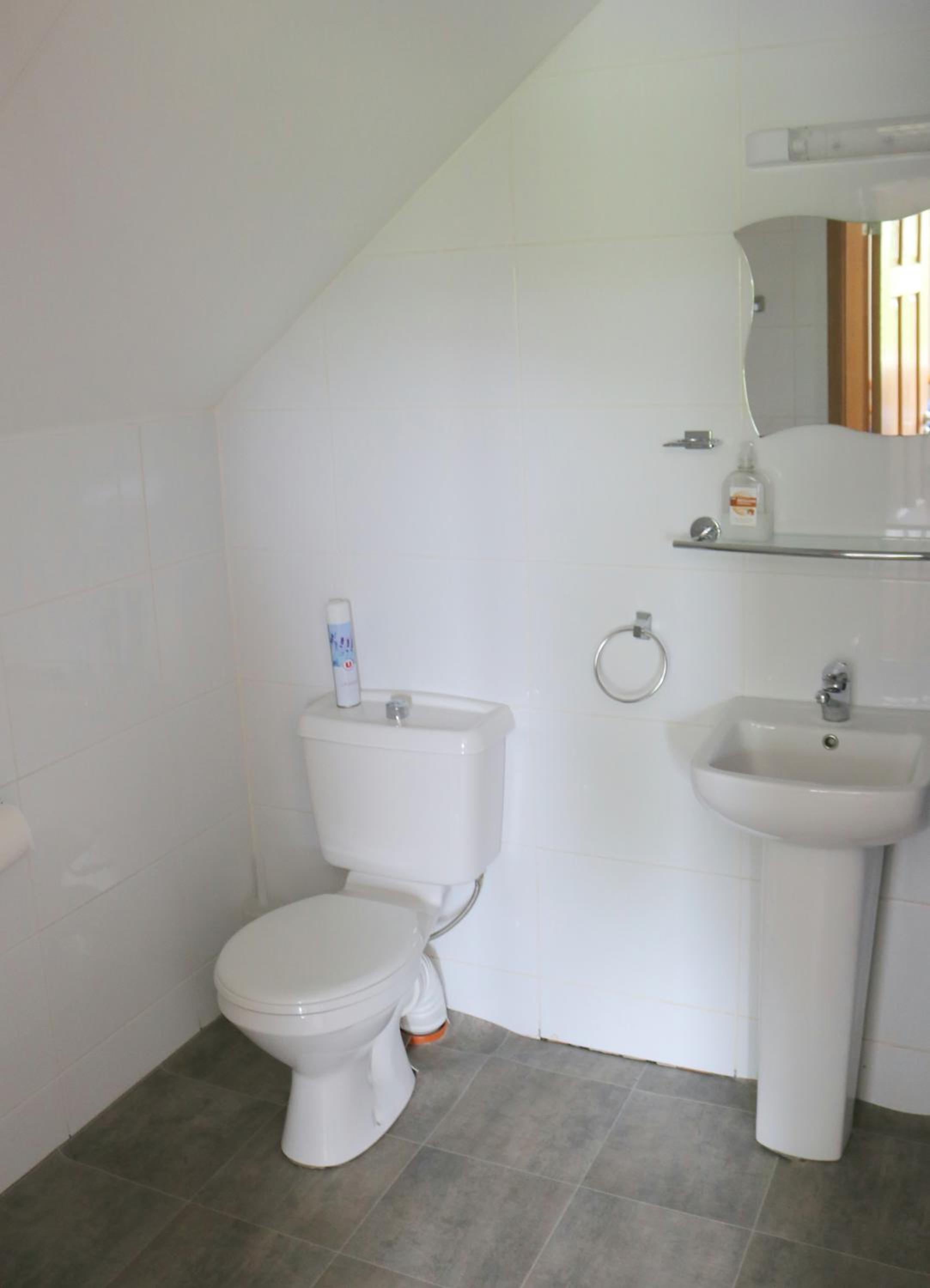 Five-Bedroom House photo 3