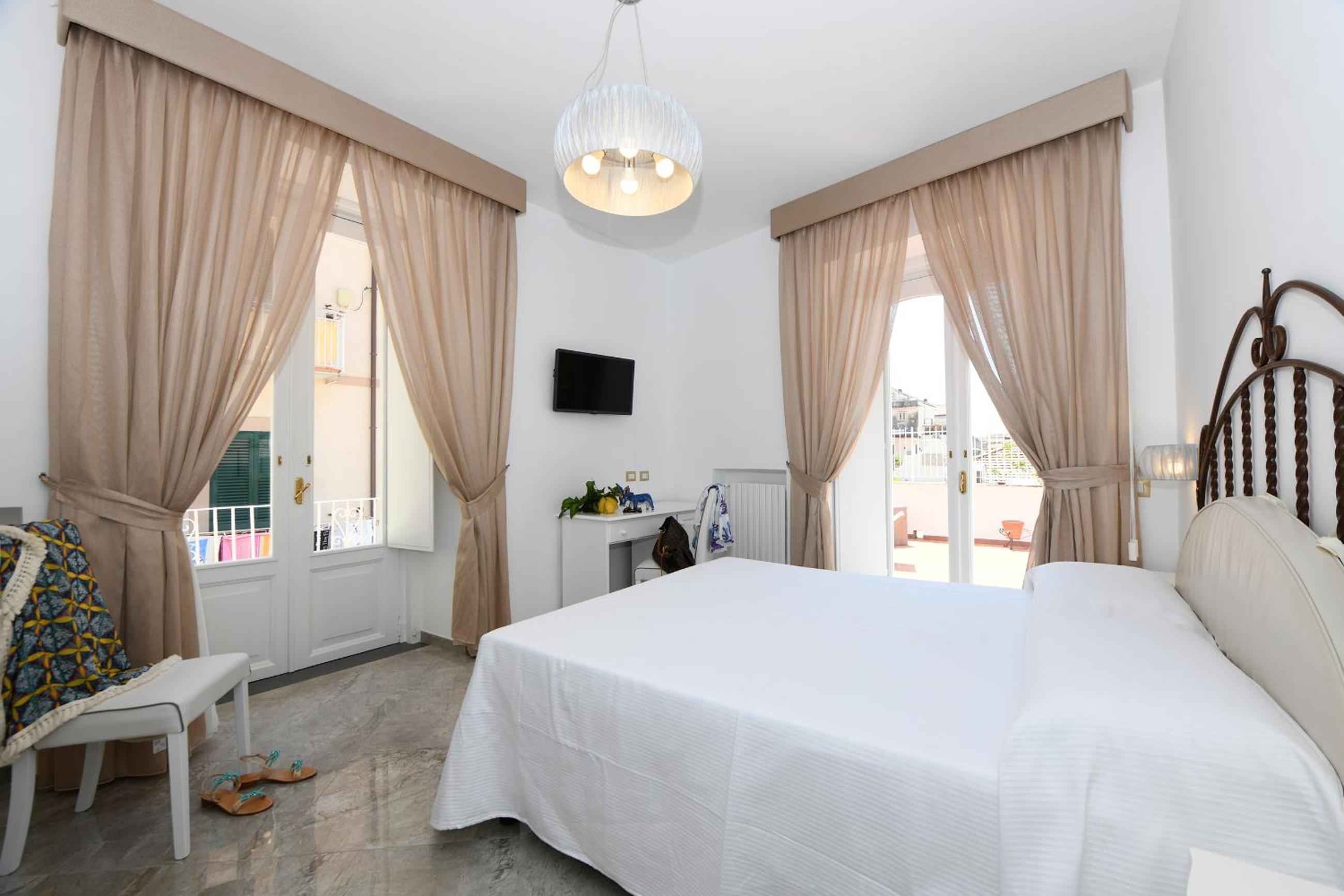 Deluxe Room - Photo 2
