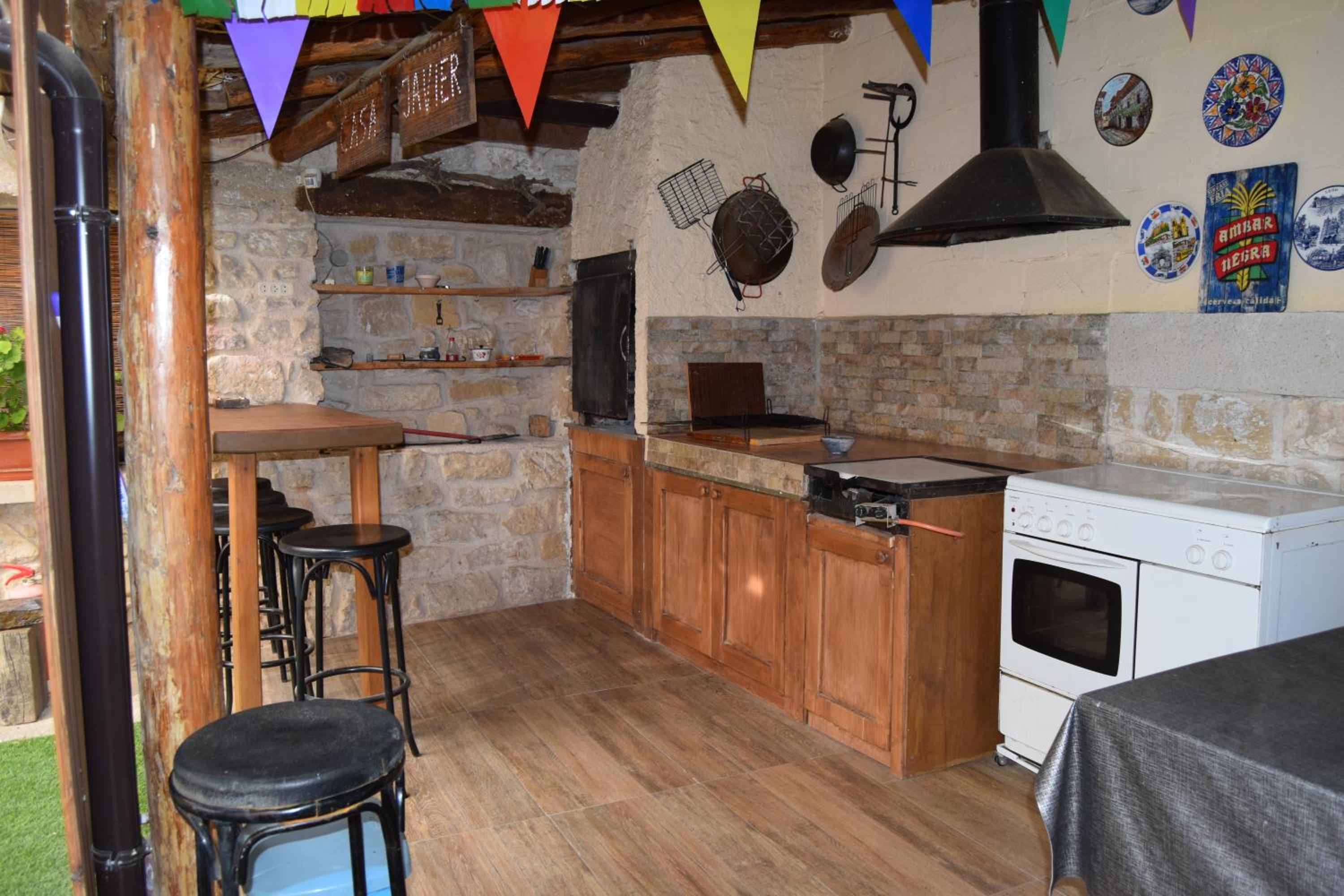 Five-Bedroom House - Photo 23
