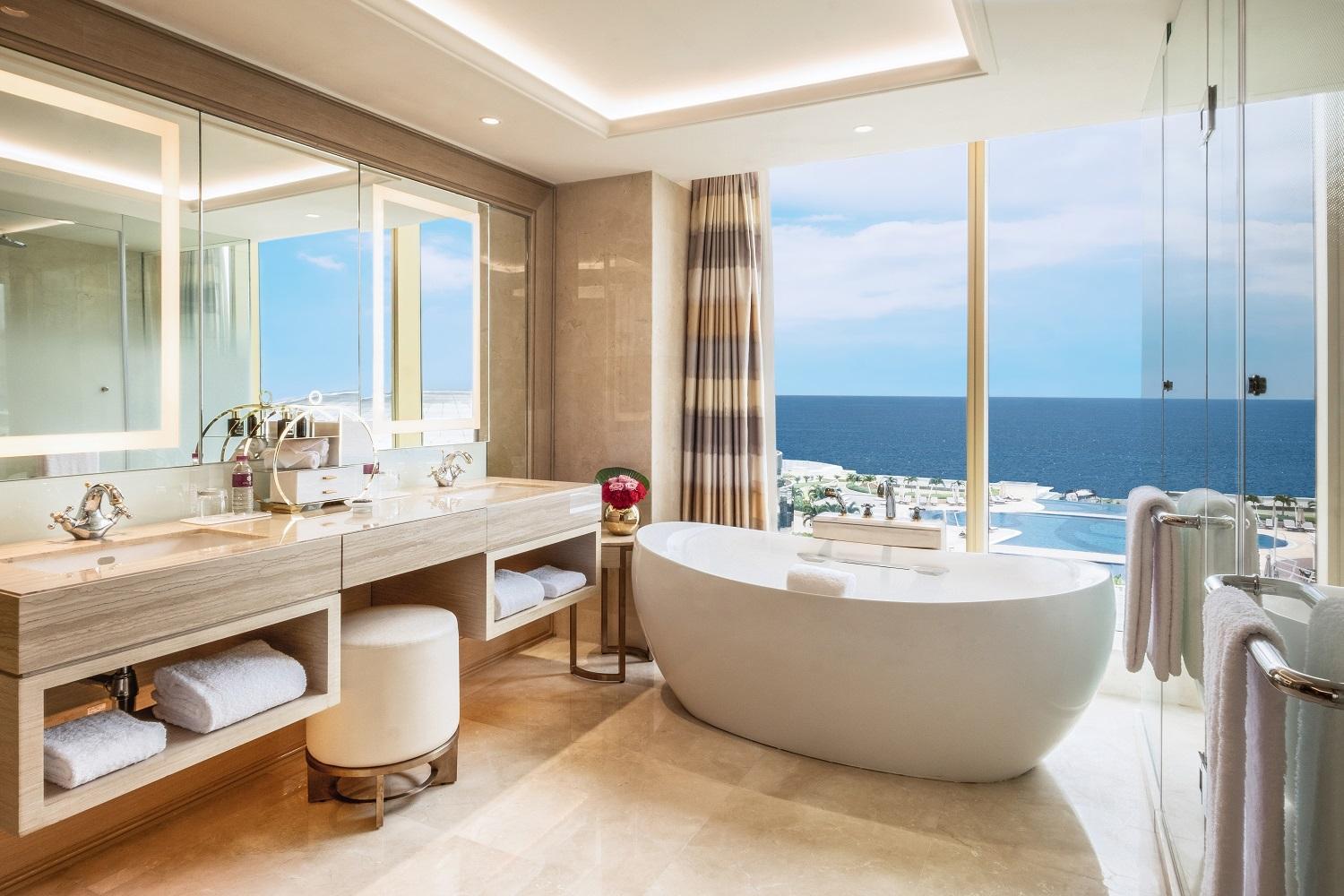 Grand Deluxe King Room - Photo 2