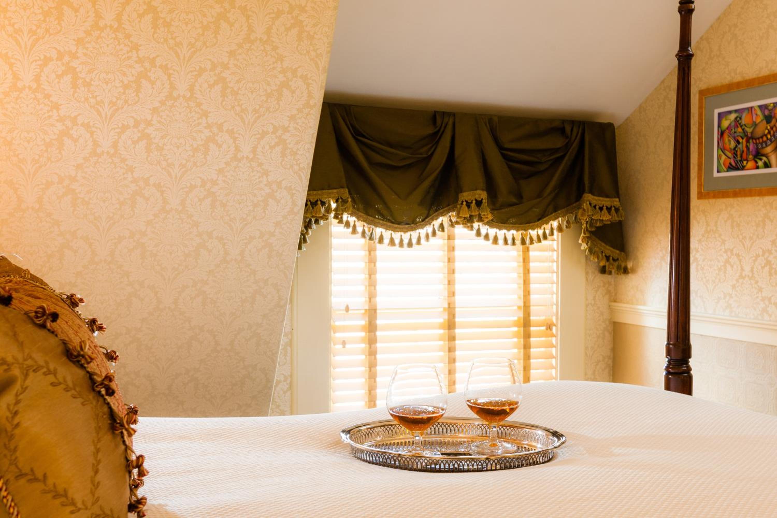 Standard Queen Room