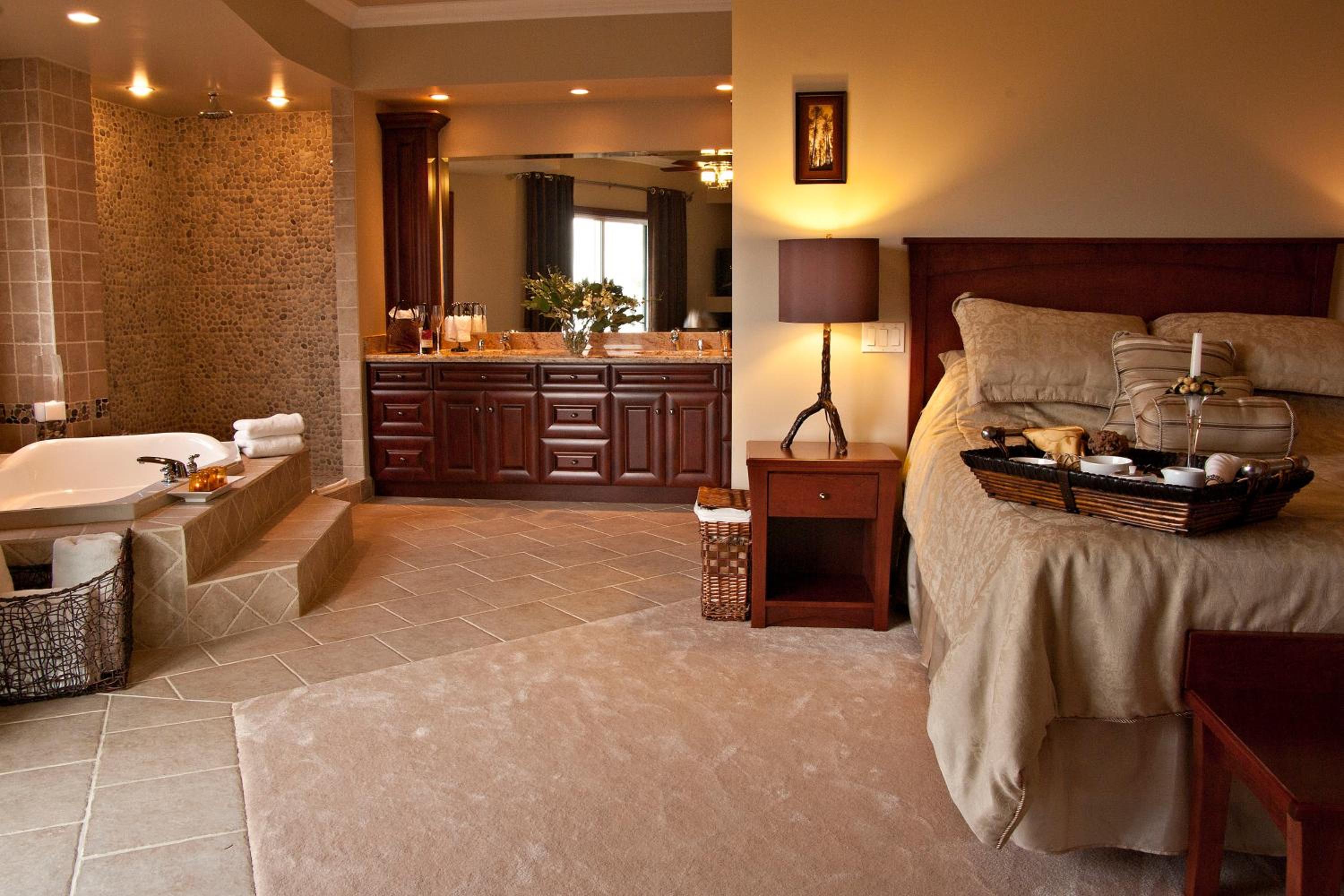 Queen Suite photo 1