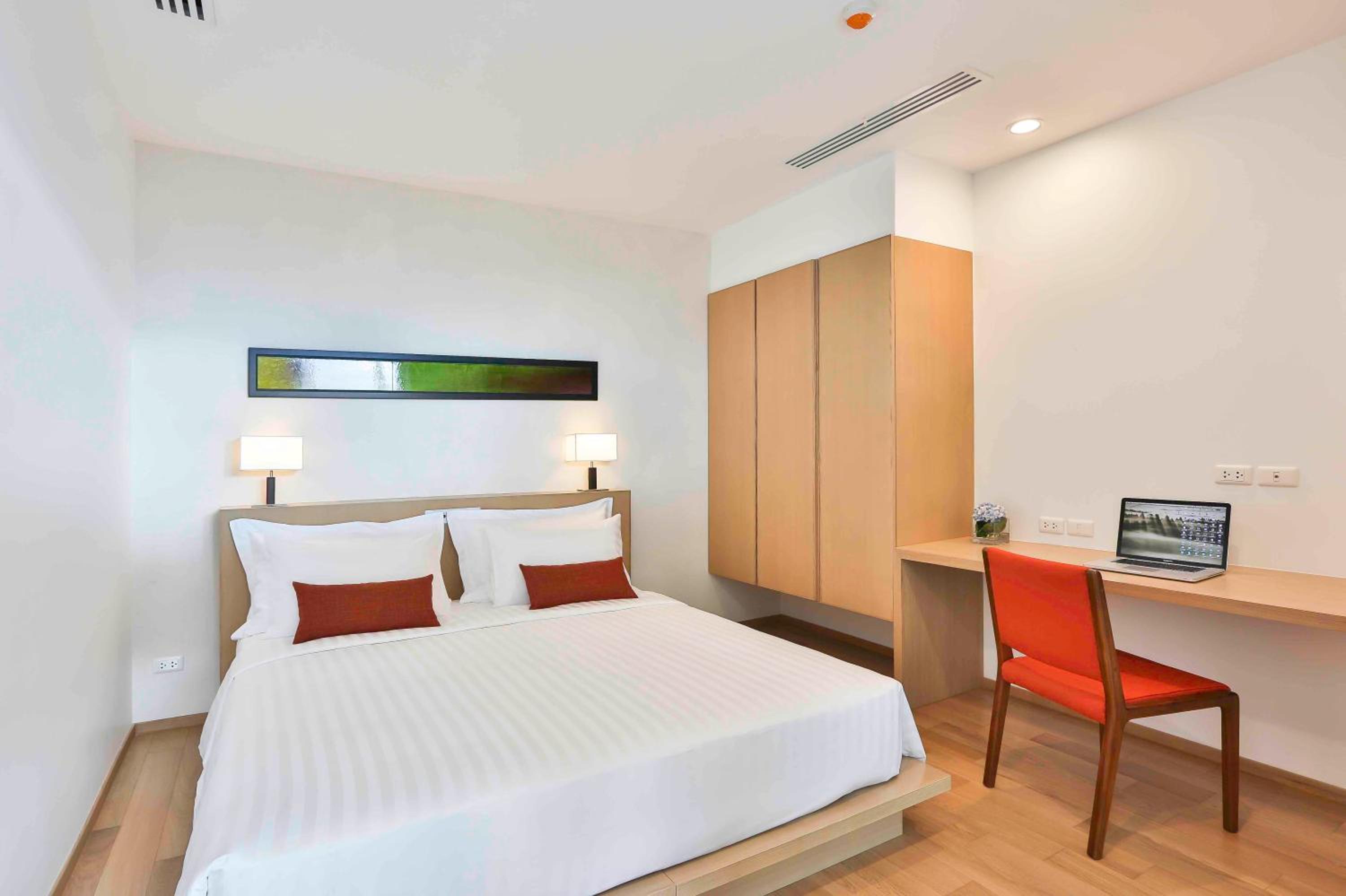 Two Bedroom Suite with Bathtub