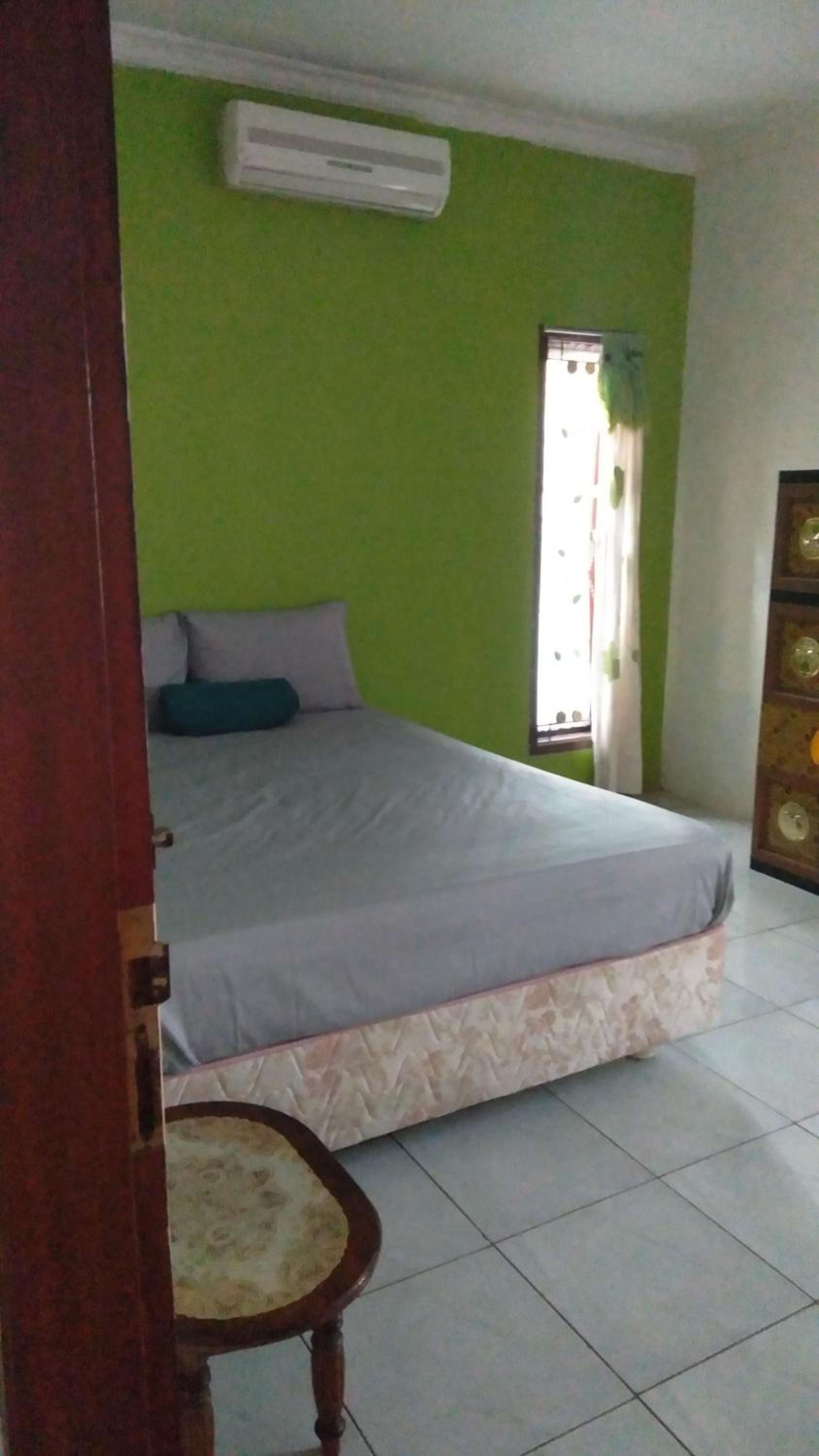 Three-Bedroom House - Photo 8