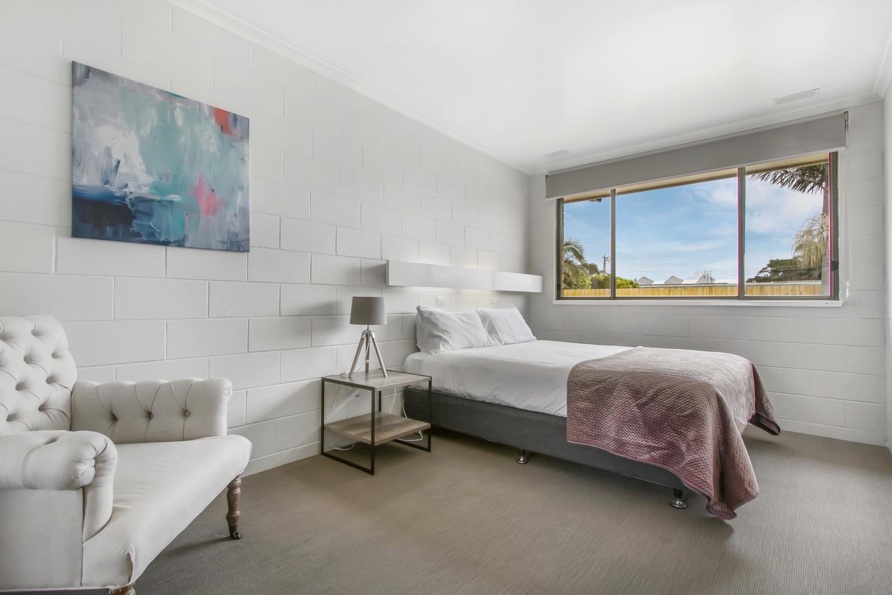 One-Bedroom Apartment - Photo 1