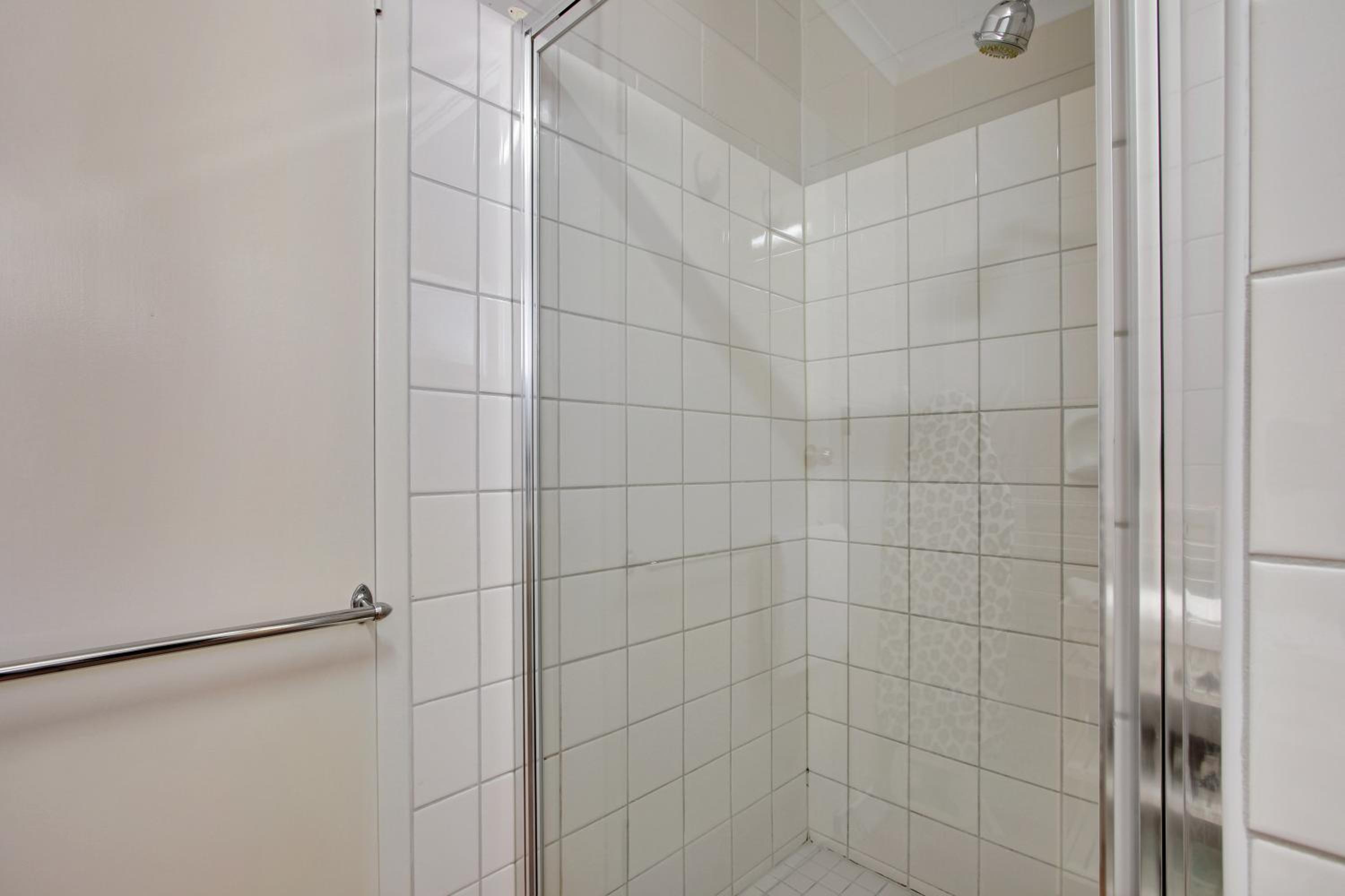 Two-Bedroom Apartment - Photo 6