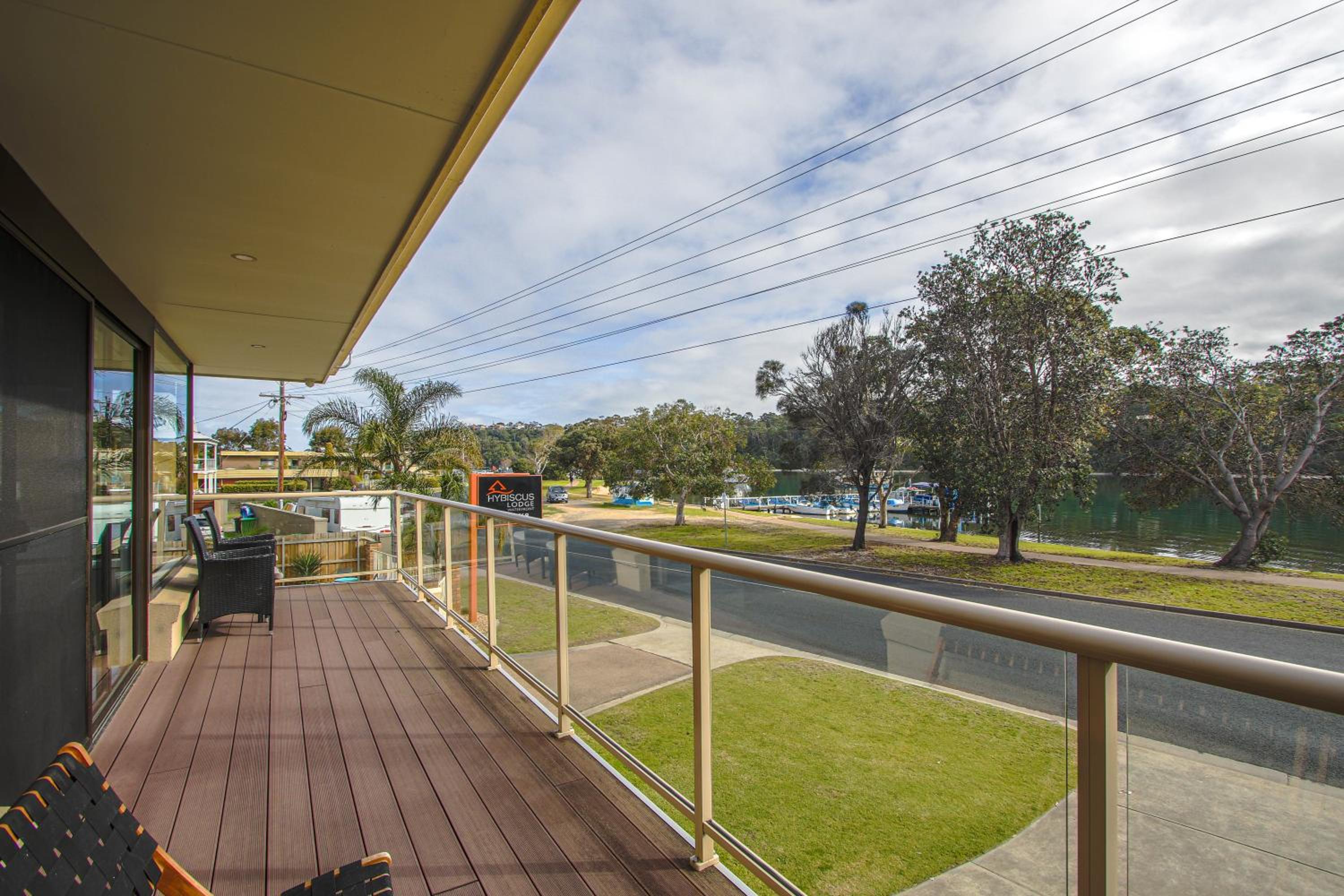 Three-Bedroom Apartment with Water View - Photo 11