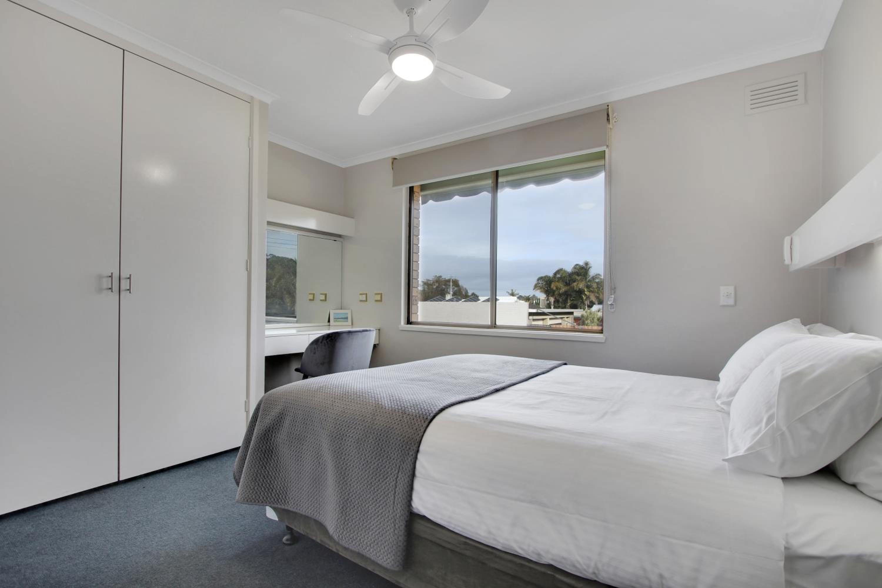 Three-Bedroom Apartment with Water View - Photo 14