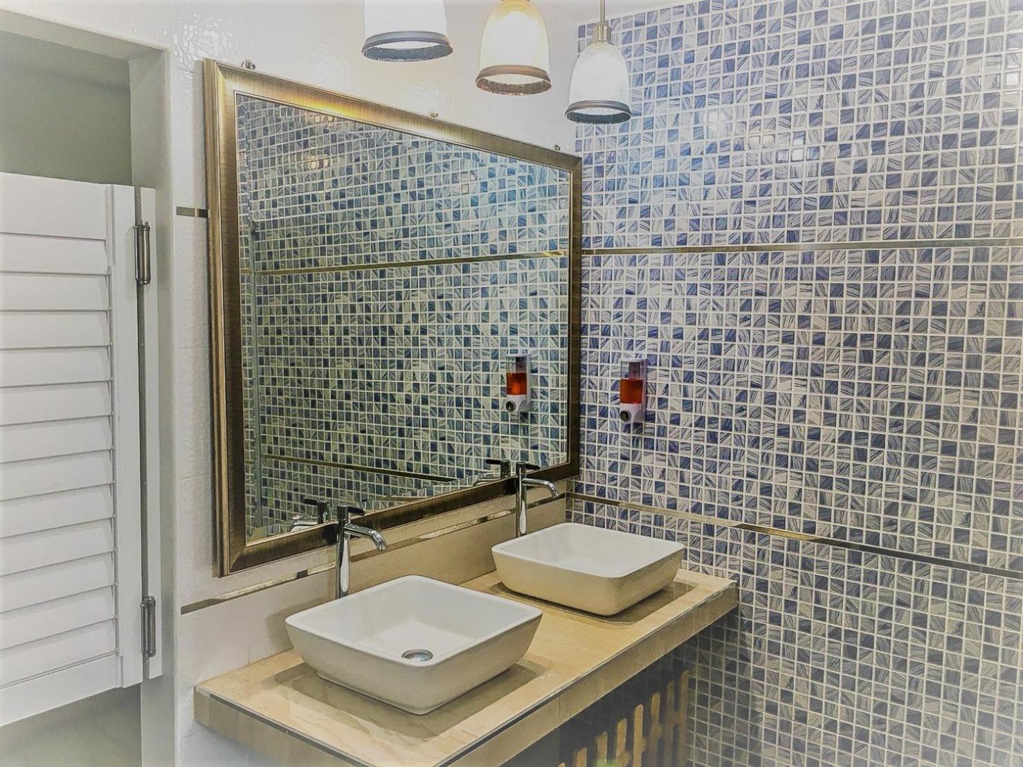Single Room with Shared Bathroom photo 3