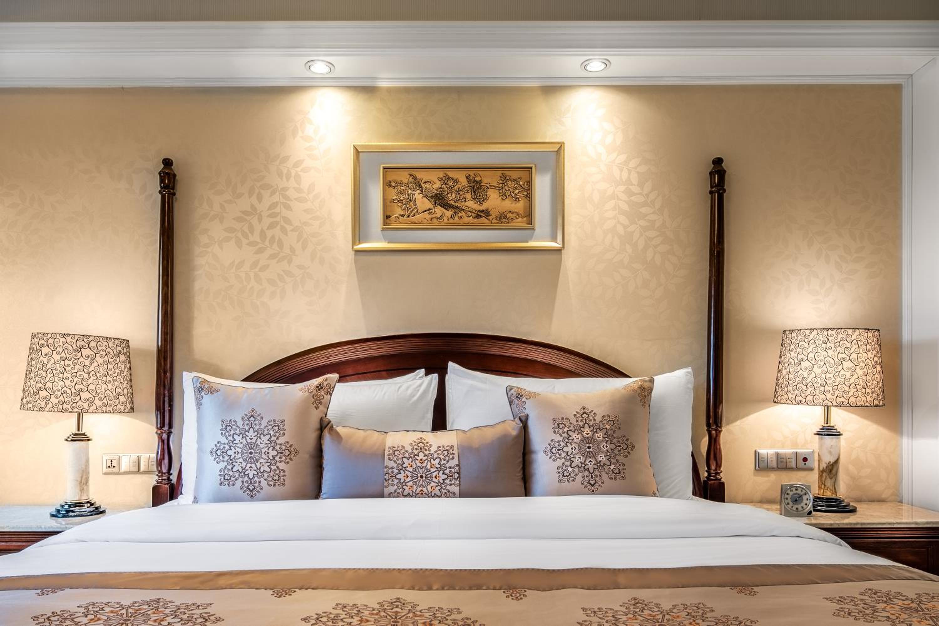 Executive King Room Lake View photo 2