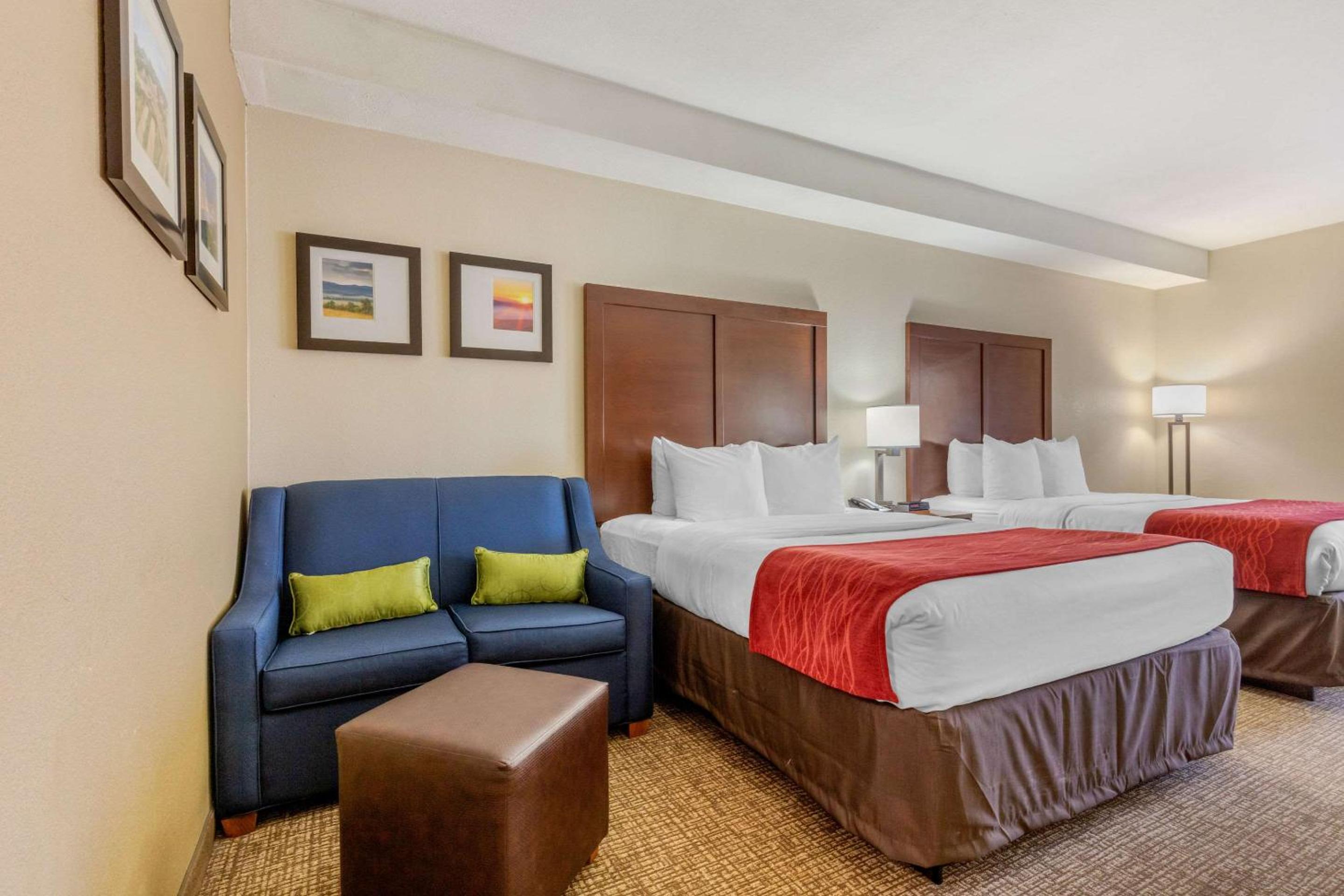 Superior Queen Suite with Two Queen Beds - Non-Smoking - Photo 2