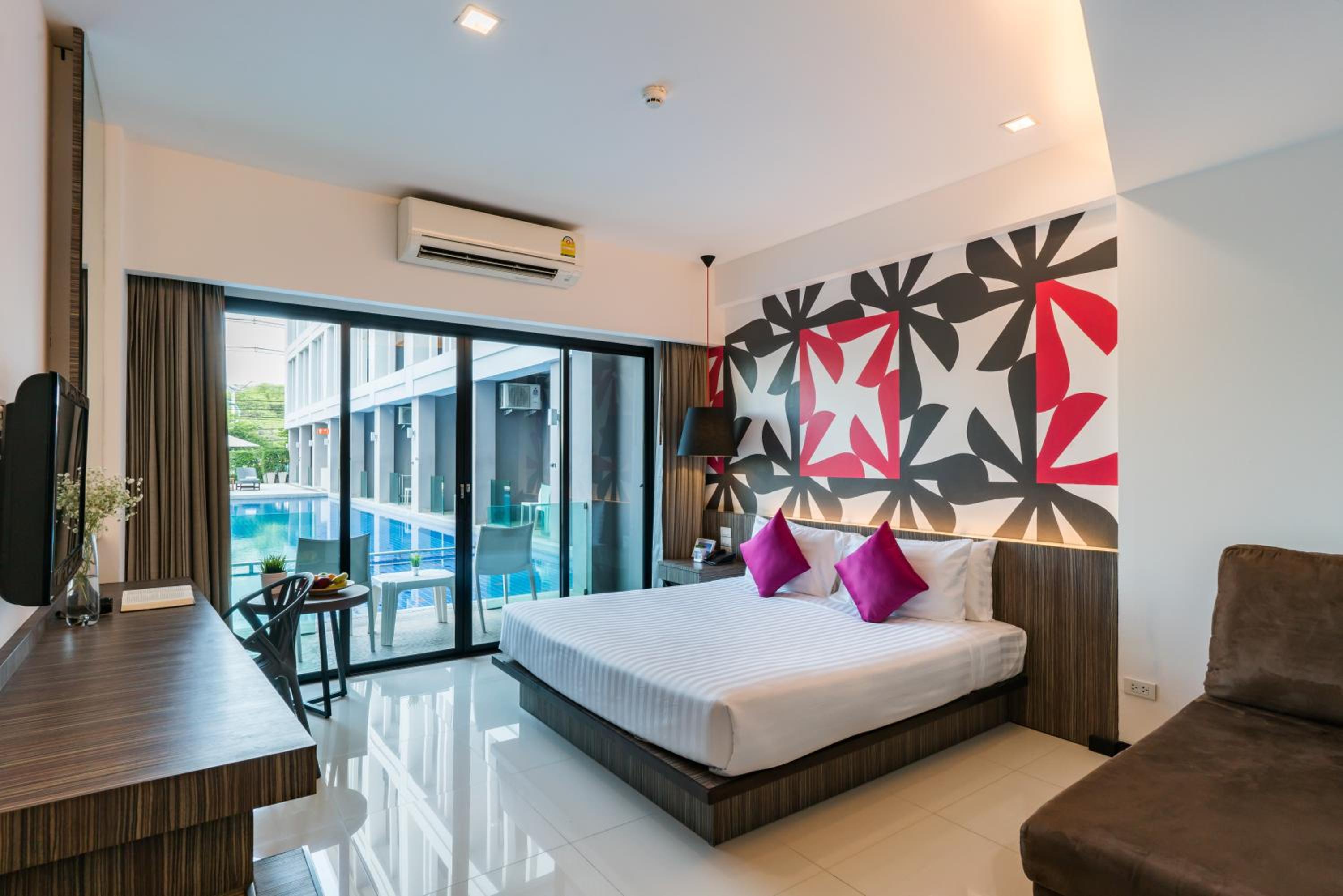 Deluxe Double Room with Pool Access