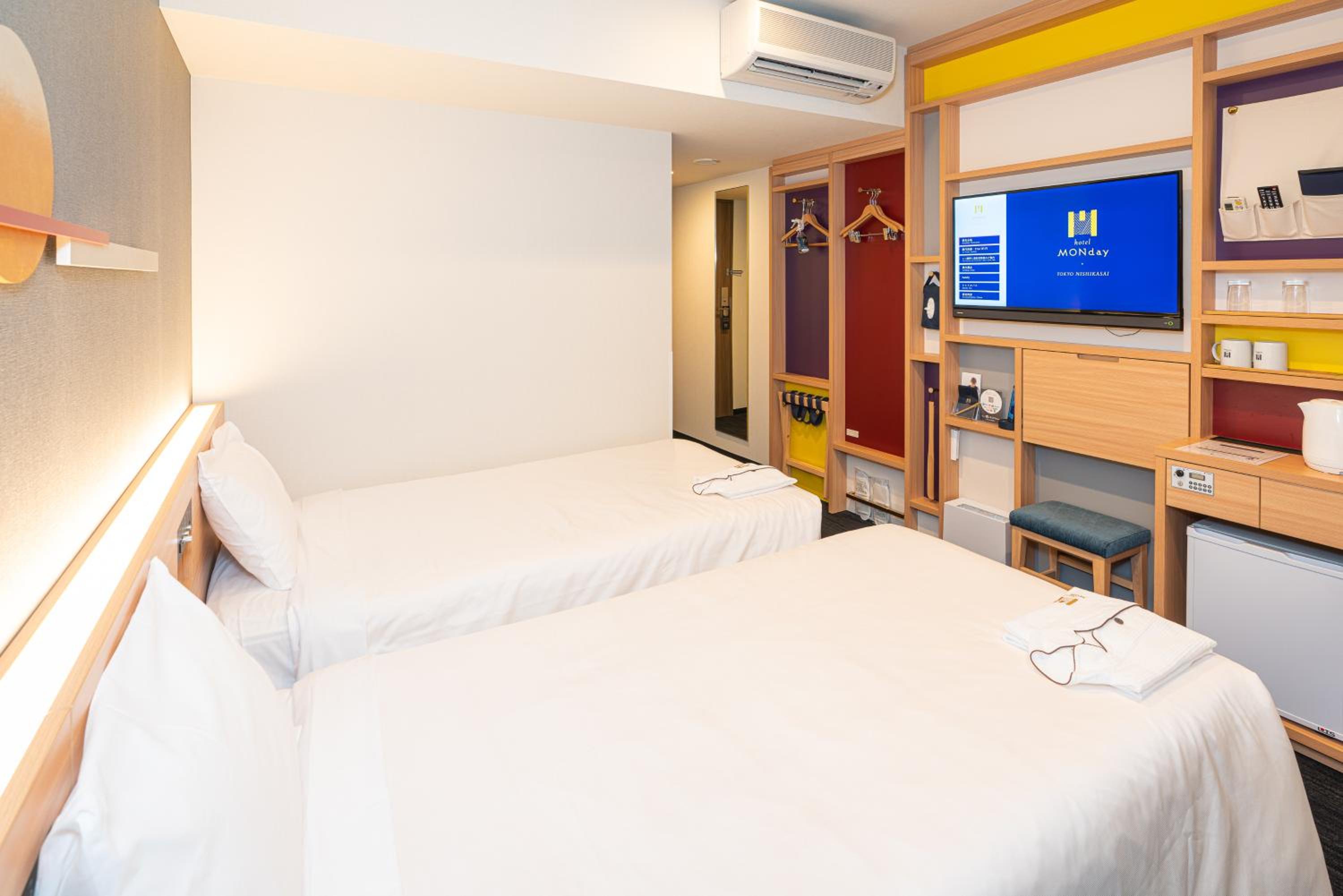 Basic Twin Room - Non-Smoking photo 3