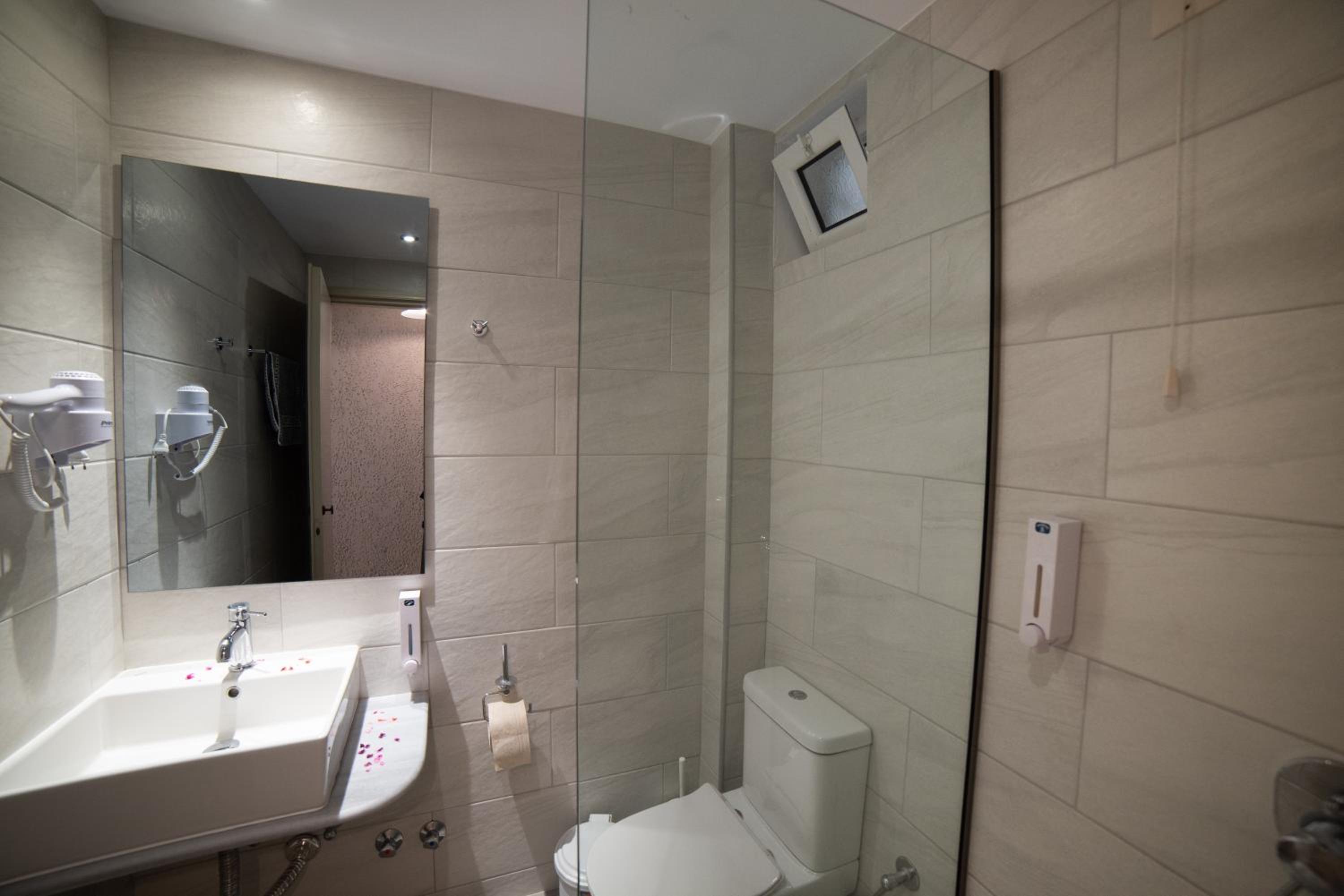 Double or Twin Room with Garden View photo 2