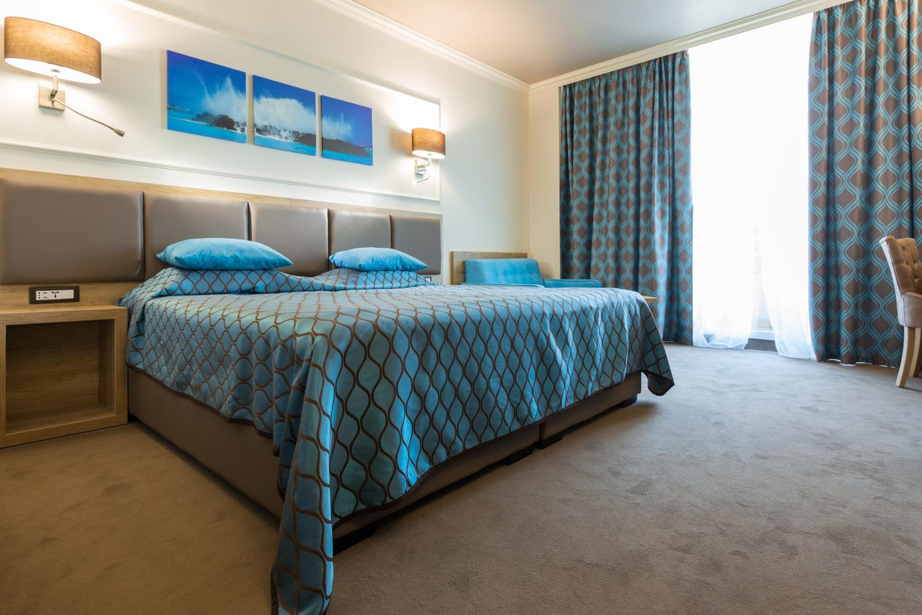 Double or Twin Room with Street View