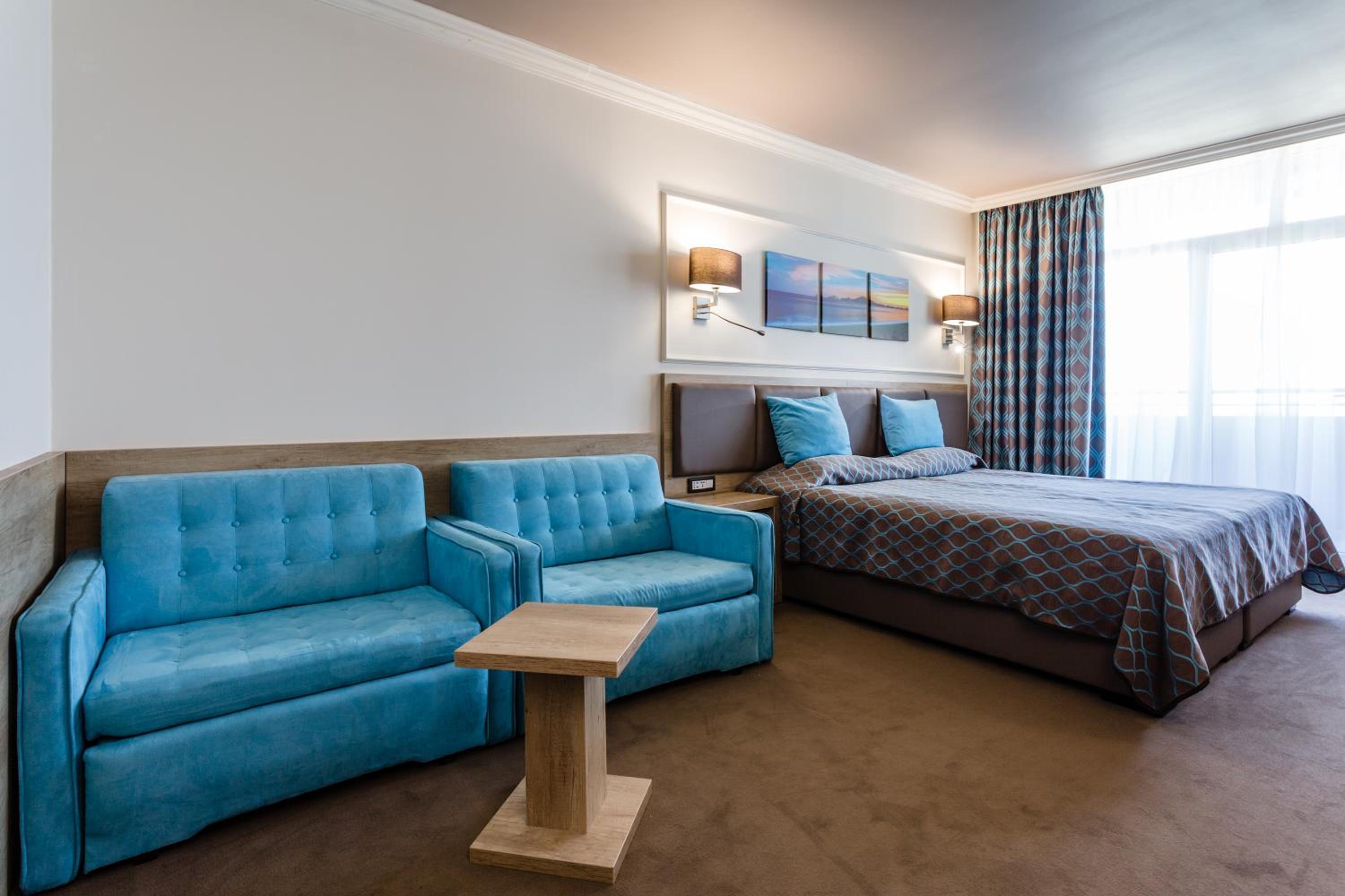 Superior Twin Room with Balcony and Street View (3 Adults + 1 Children) thumbnail 5