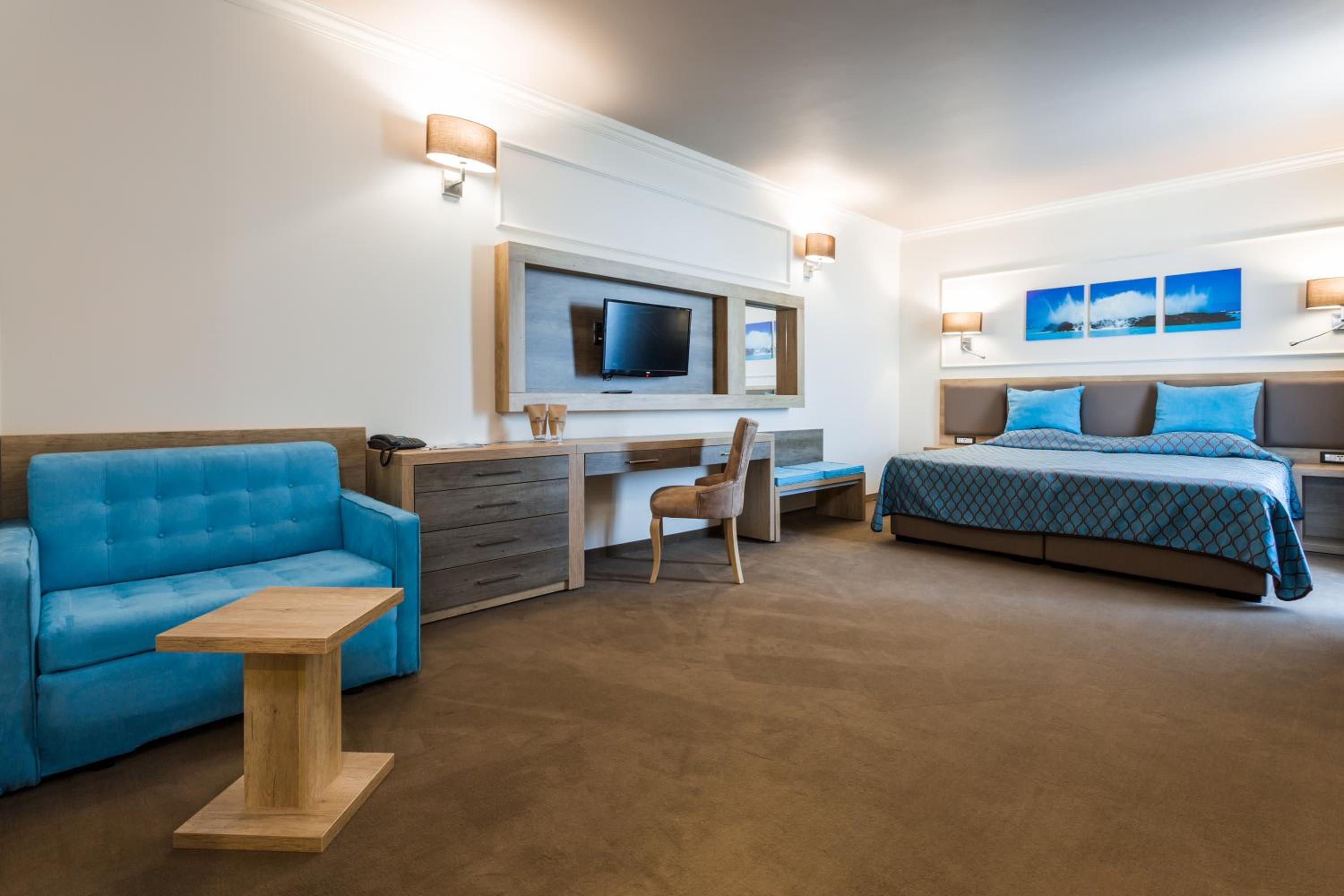 Superior Twin Room with Balcony and Sea View (3 Adults + 1 Children)