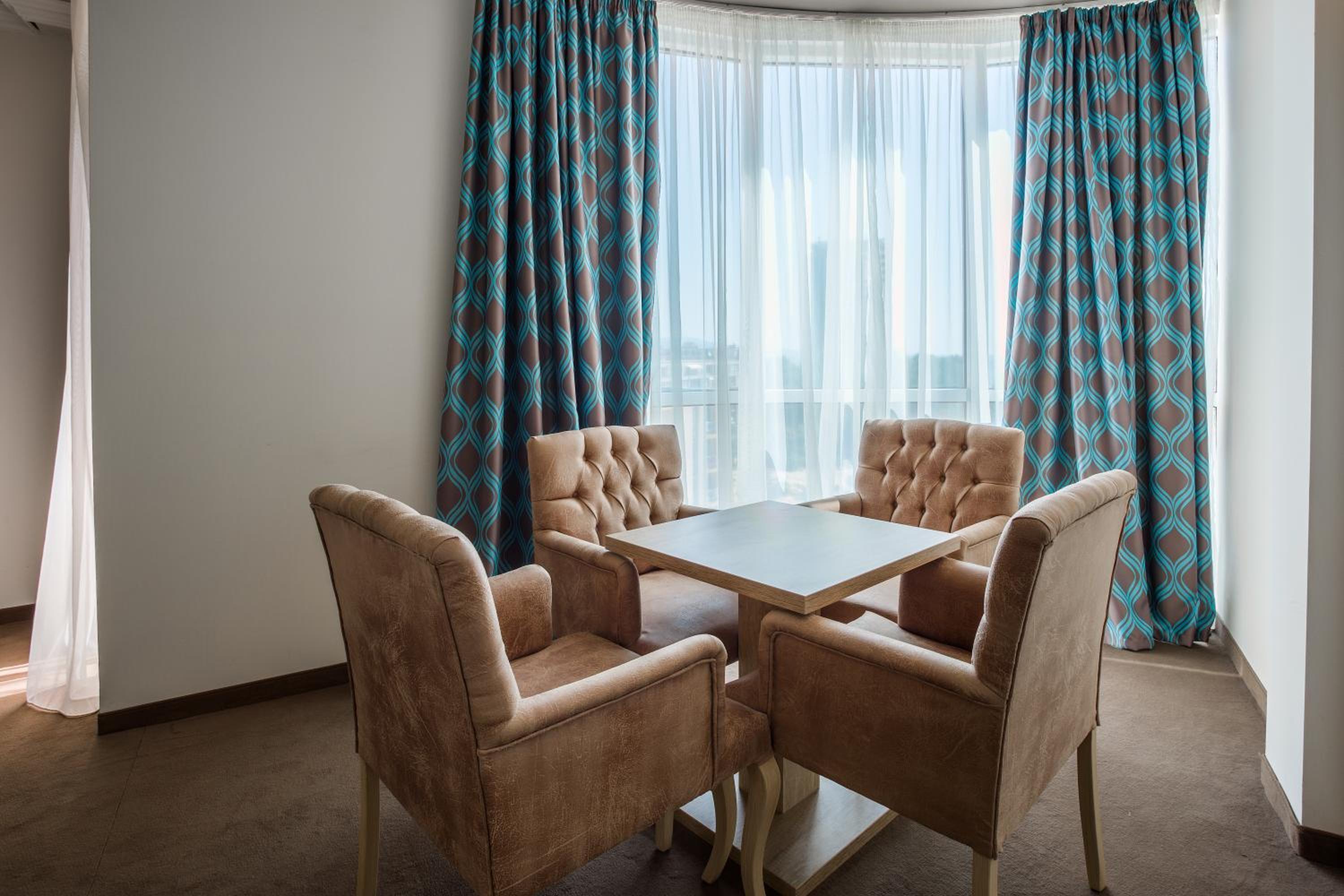 One-Bedroom Suite with Balcony and Sea View (2 Adults + 2 Children)