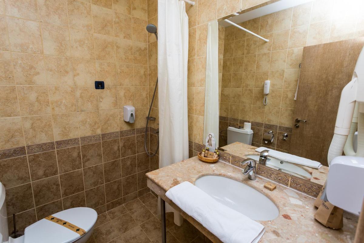 One-Bedroom Suite with Balcony and Sea View (2 Adults + 2 Children)