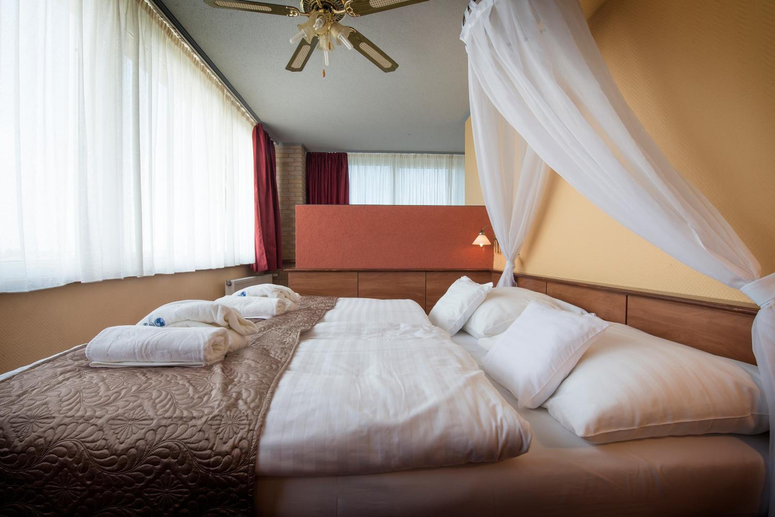 Double or Twin Room - Photo 4