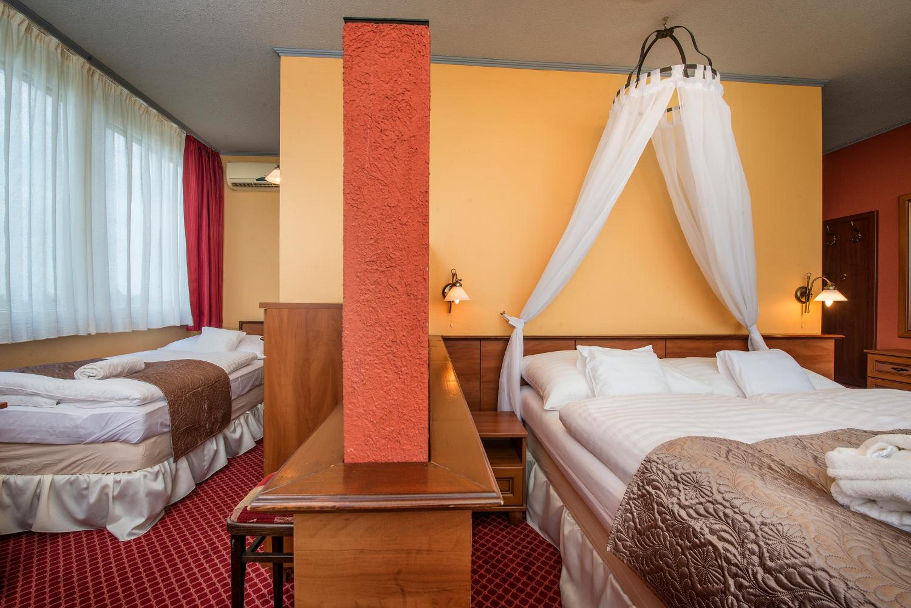 Double or Twin Room - Photo 3